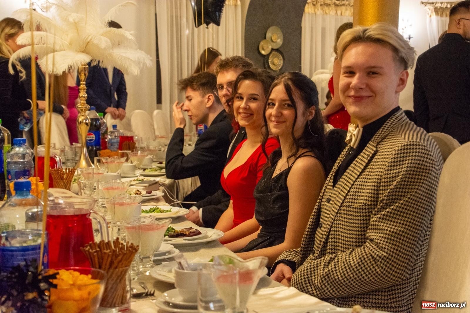 Zdjęcie w galerii na portalu naszraciborz.pl: Maturzyści z Budowlanki i Gastronomika bawią się na studniówce w Baśniowej [FOTO i WIDEO] wiadomości z regionu