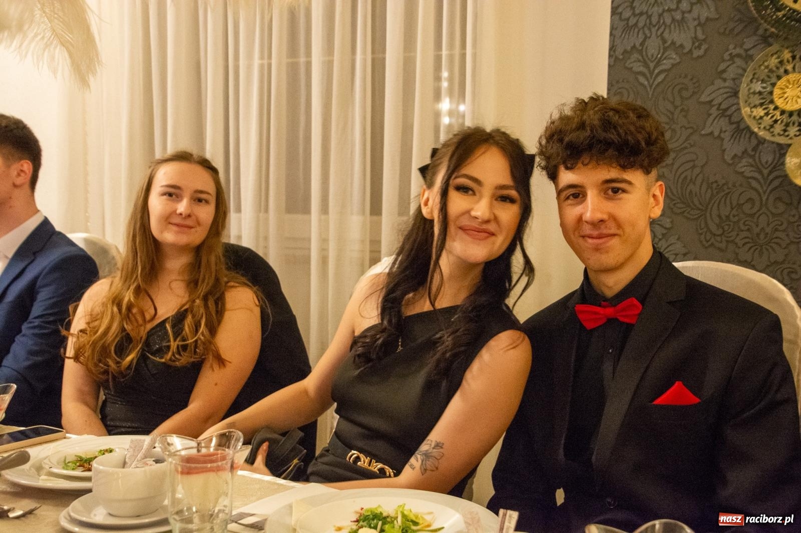 Zdjęcie w galerii na portalu naszraciborz.pl: Maturzyści z Budowlanki i Gastronomika bawią się na studniówce w Baśniowej [FOTO i WIDEO] wiadomości z regionu