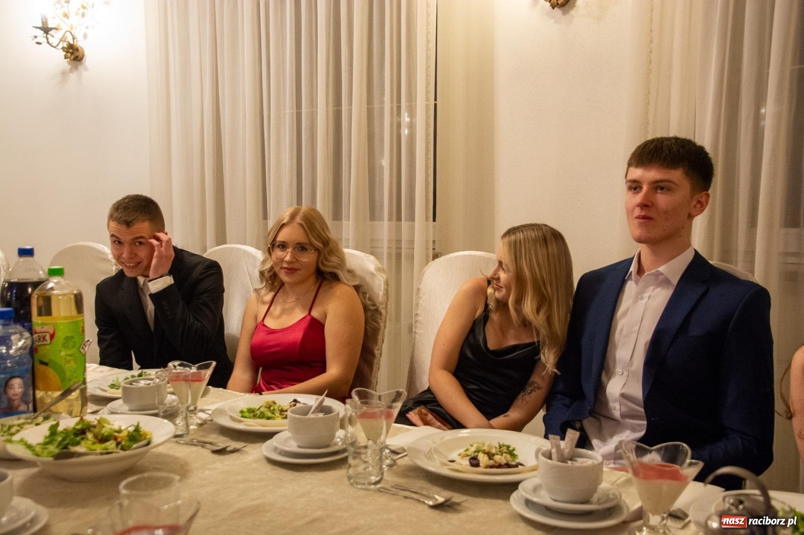 Zdjęcie w galerii na portalu naszraciborz.pl: Maturzyści z Budowlanki i Gastronomika bawią się na studniówce w Baśniowej [FOTO i WIDEO] wiadomości z regionu