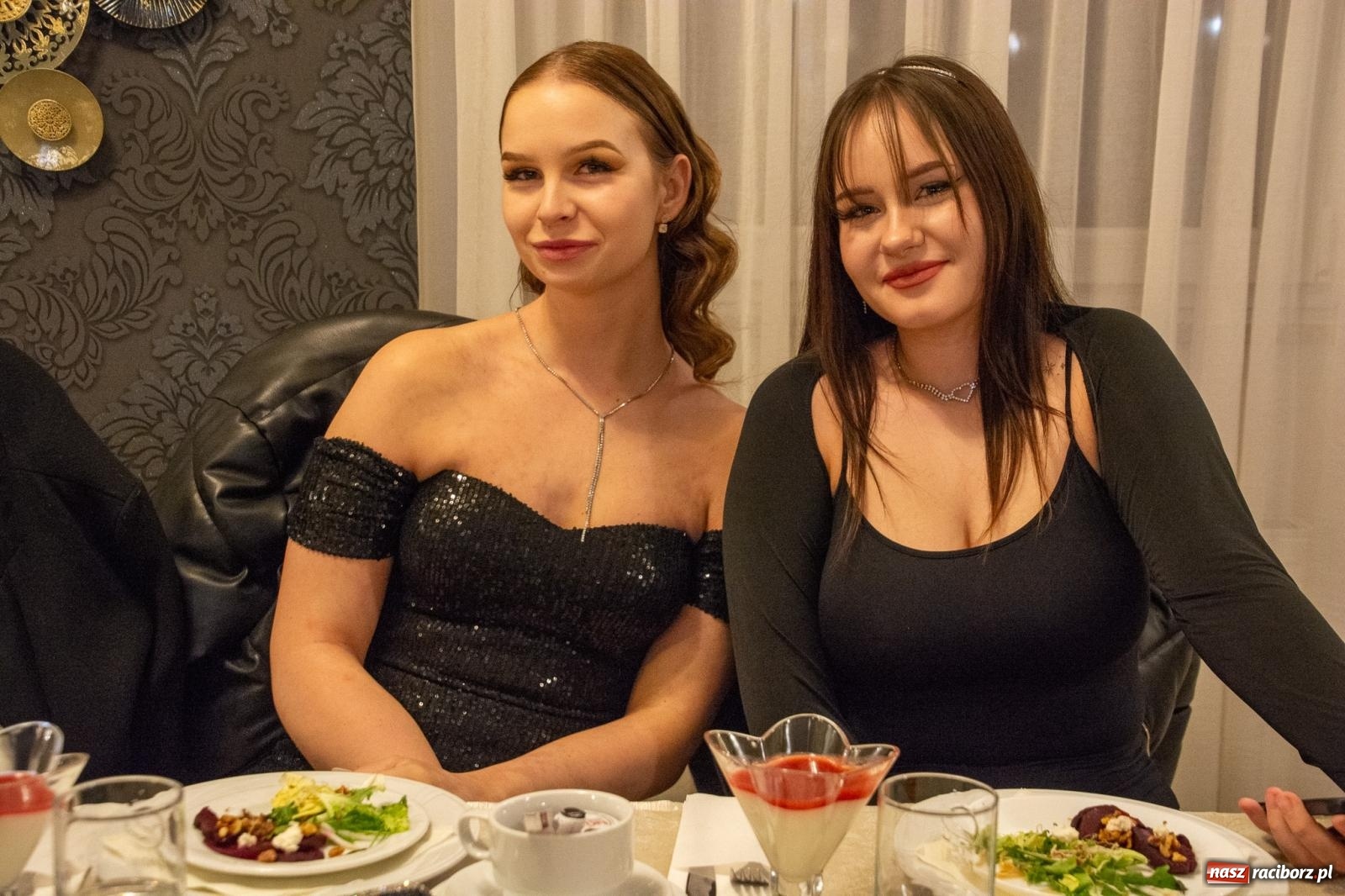 Zdjęcie w galerii na portalu naszraciborz.pl: Maturzyści z Budowlanki i Gastronomika bawią się na studniówce w Baśniowej [FOTO i WIDEO] wiadomości z regionu