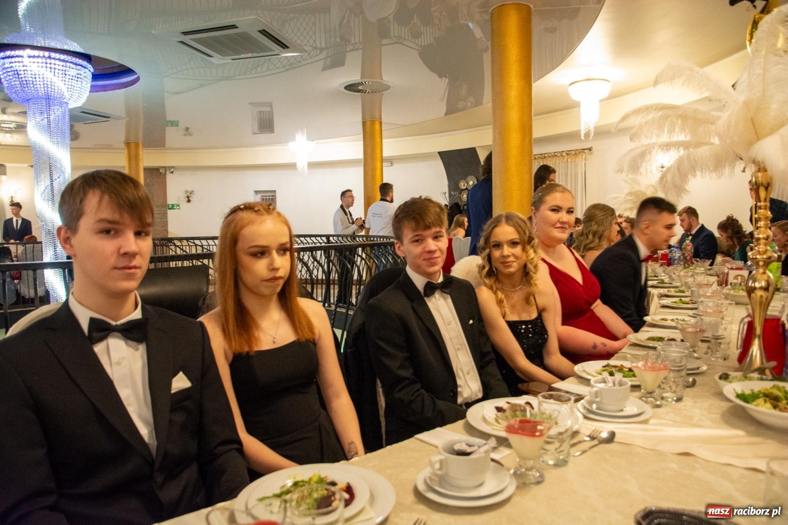 Zdjęcie w galerii na portalu naszraciborz.pl: Maturzyści z Budowlanki i Gastronomika bawią się na studniówce w Baśniowej [FOTO i WIDEO] wiadomości z regionu