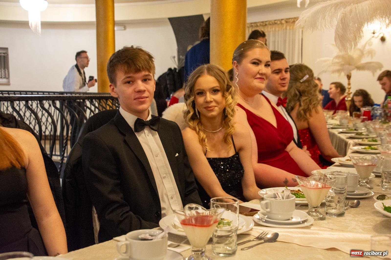 Zdjęcie w galerii na portalu naszraciborz.pl: Maturzyści z Budowlanki i Gastronomika bawią się na studniówce w Baśniowej [FOTO i WIDEO] wiadomości z regionu