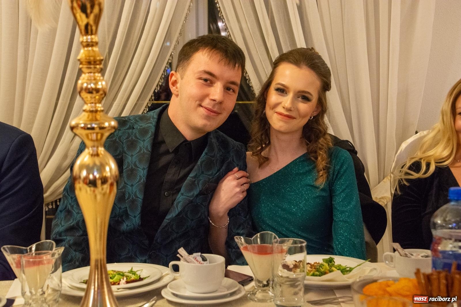 Zdjęcie w galerii na portalu naszraciborz.pl: Maturzyści z Budowlanki i Gastronomika bawią się na studniówce w Baśniowej [FOTO i WIDEO] wiadomości z regionu