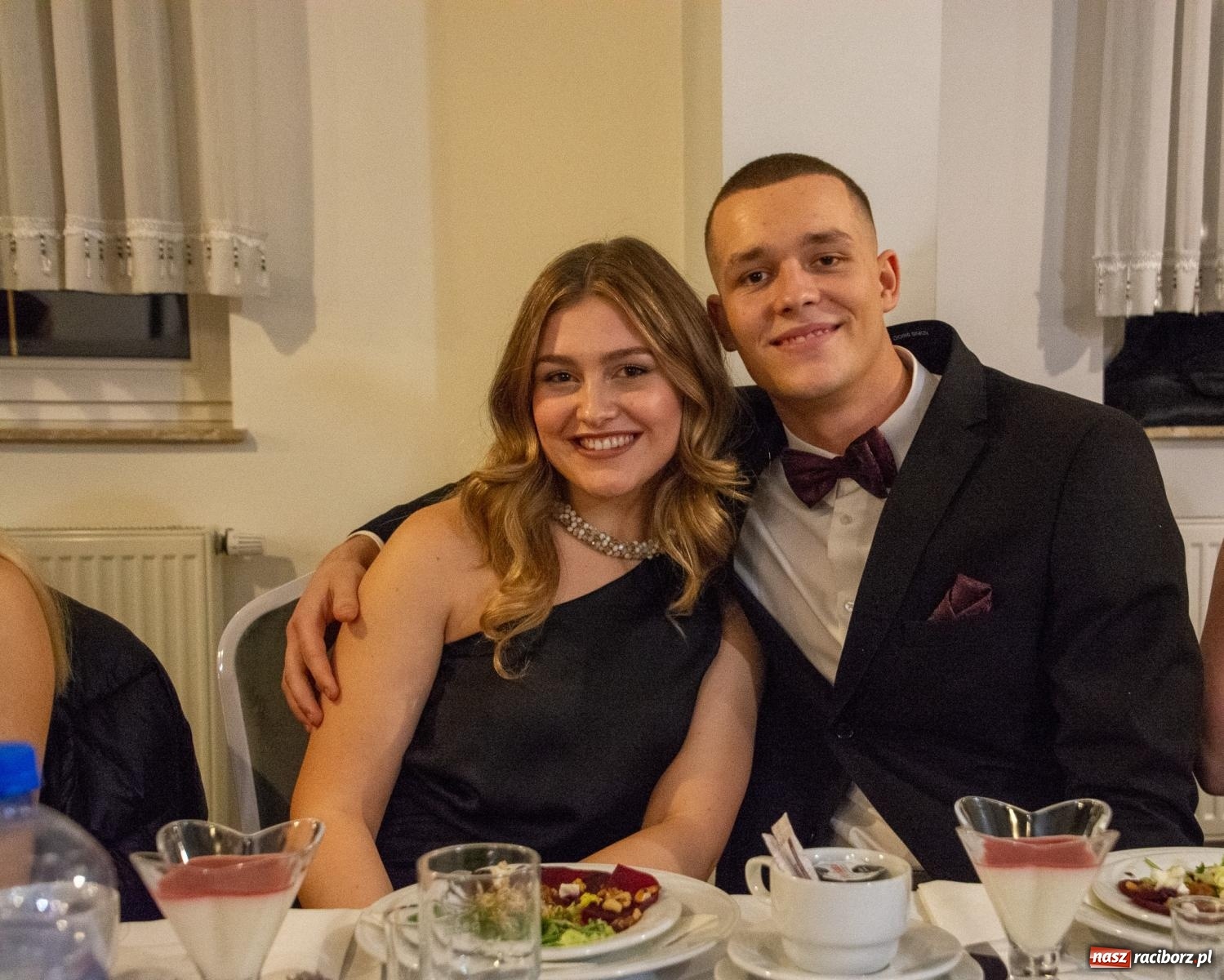 Zdjęcie w galerii na portalu naszraciborz.pl: Maturzyści z Budowlanki i Gastronomika bawią się na studniówce w Baśniowej [FOTO i WIDEO] wiadomości z regionu