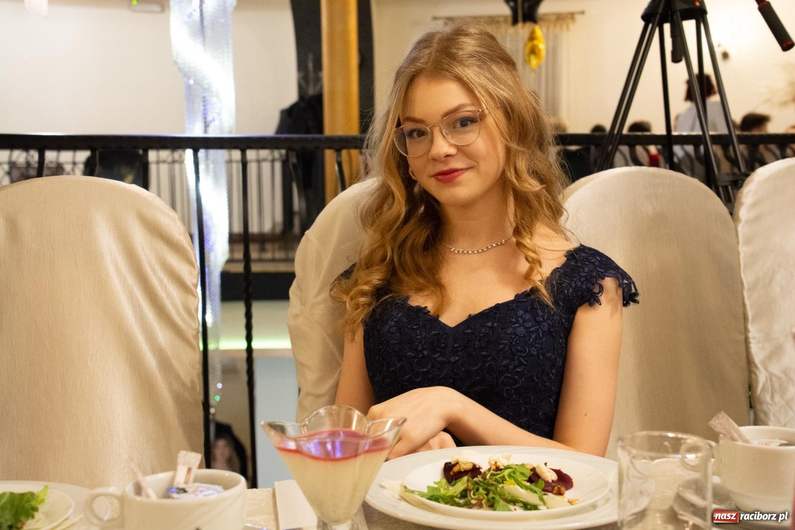 Zdjęcie w galerii na portalu naszraciborz.pl: Maturzyści z Budowlanki i Gastronomika bawią się na studniówce w Baśniowej [FOTO i WIDEO] wiadomości z regionu