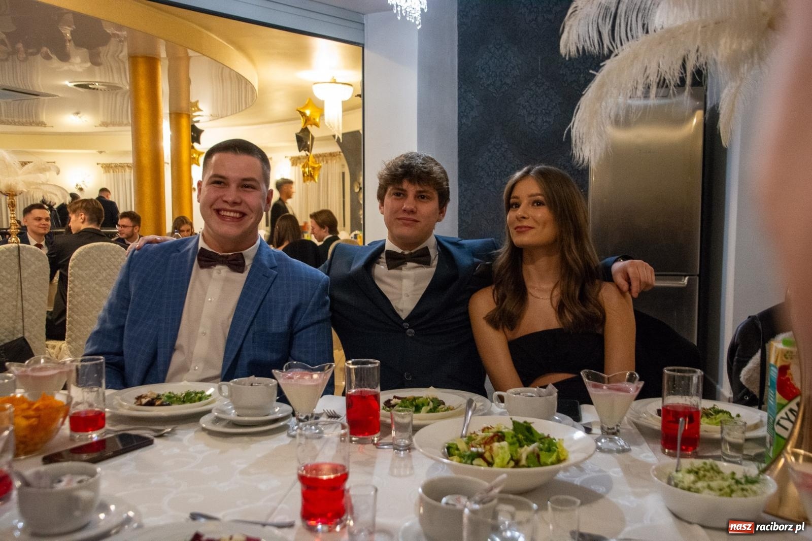 Zdjęcie w galerii na portalu naszraciborz.pl: Maturzyści z Budowlanki i Gastronomika bawią się na studniówce w Baśniowej [FOTO i WIDEO] wiadomości z regionu