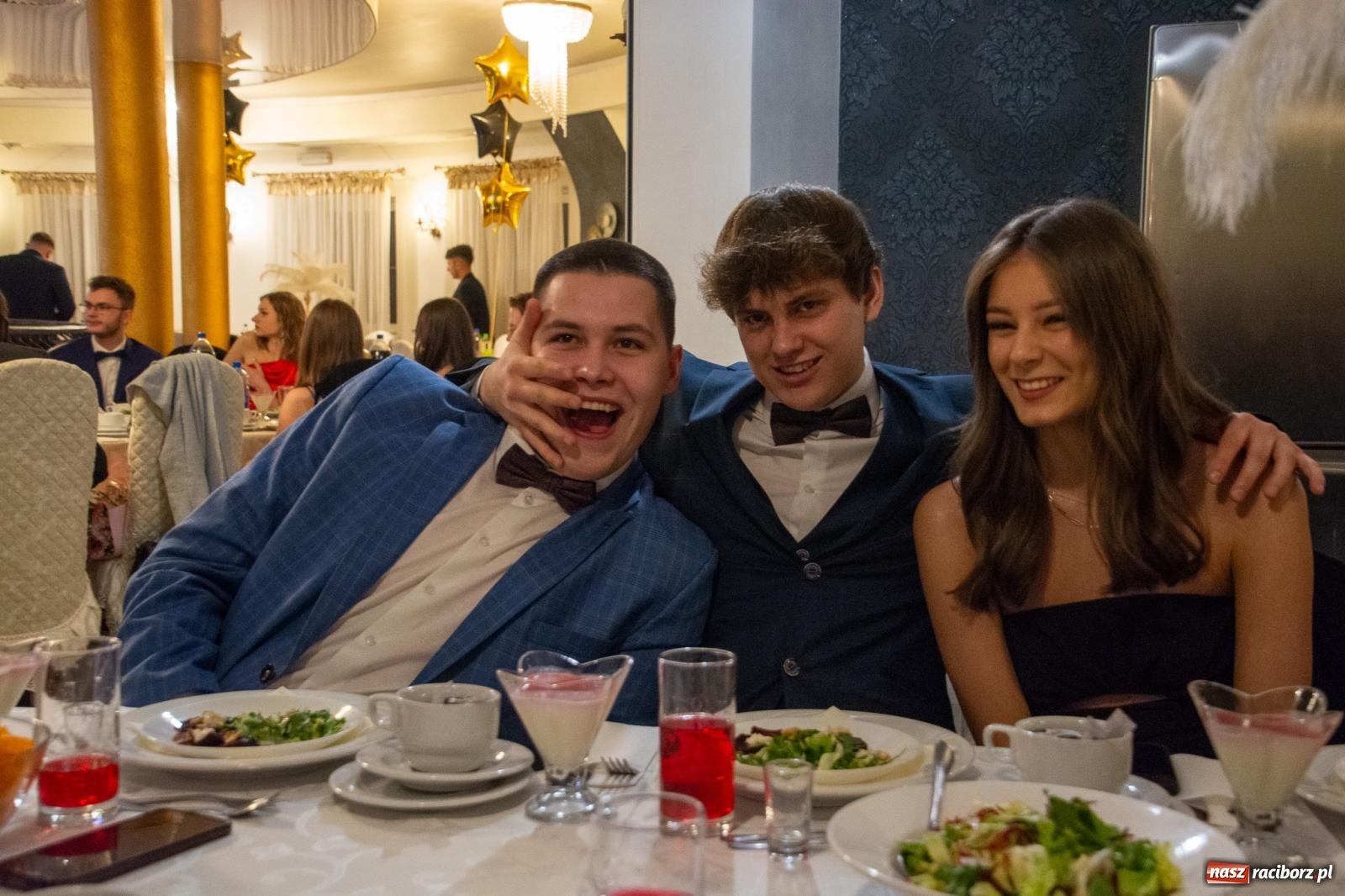 Zdjęcie w galerii na portalu naszraciborz.pl: Maturzyści z Budowlanki i Gastronomika bawią się na studniówce w Baśniowej [FOTO i WIDEO] wiadomości z regionu