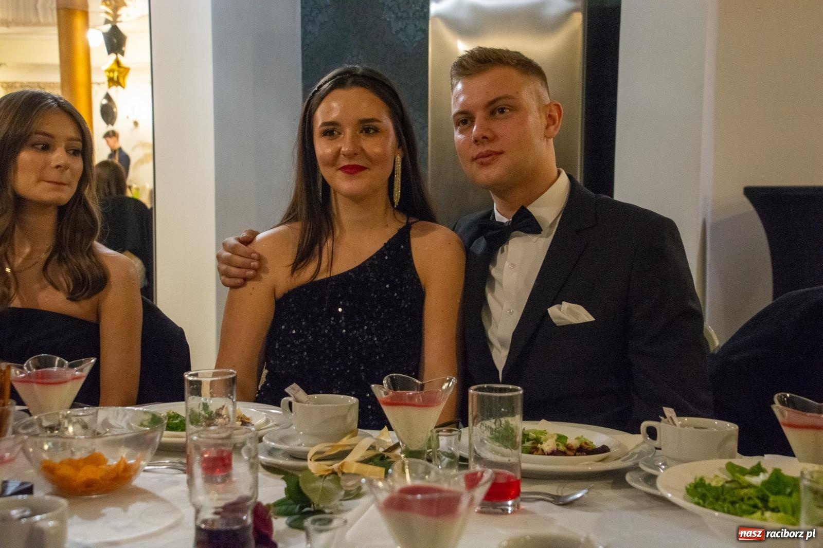 Zdjęcie w galerii na portalu naszraciborz.pl: Maturzyści z Budowlanki i Gastronomika bawią się na studniówce w Baśniowej [FOTO i WIDEO] wiadomości z regionu