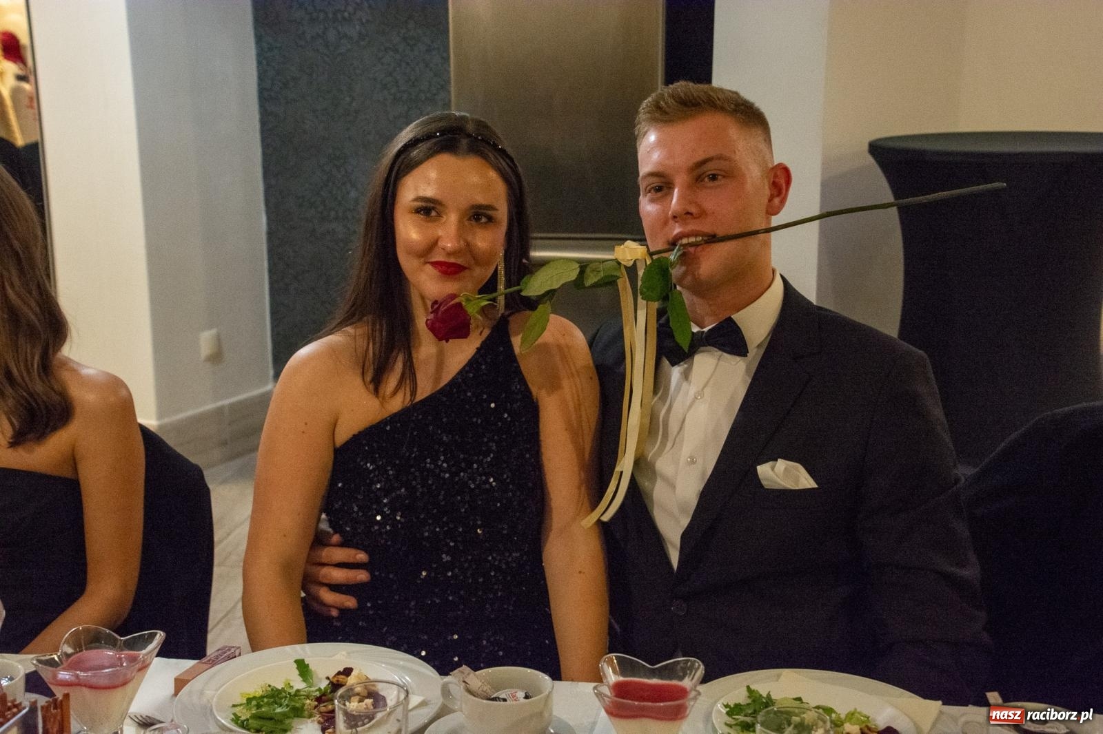 Zdjęcie w galerii na portalu naszraciborz.pl: Maturzyści z Budowlanki i Gastronomika bawią się na studniówce w Baśniowej [FOTO i WIDEO] wiadomości z regionu