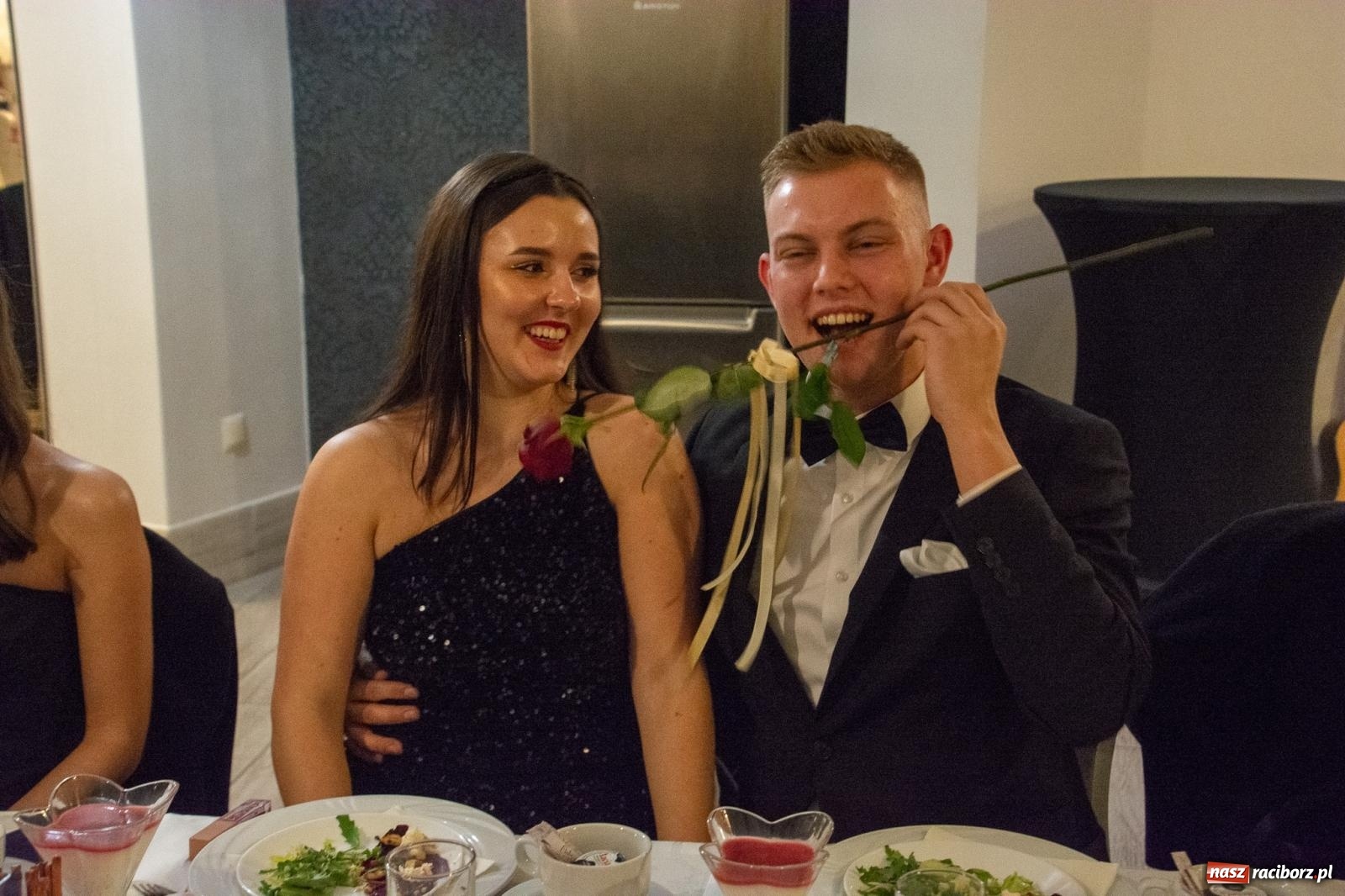 Zdjęcie w galerii na portalu naszraciborz.pl: Maturzyści z Budowlanki i Gastronomika bawią się na studniówce w Baśniowej [FOTO i WIDEO] wiadomości z regionu