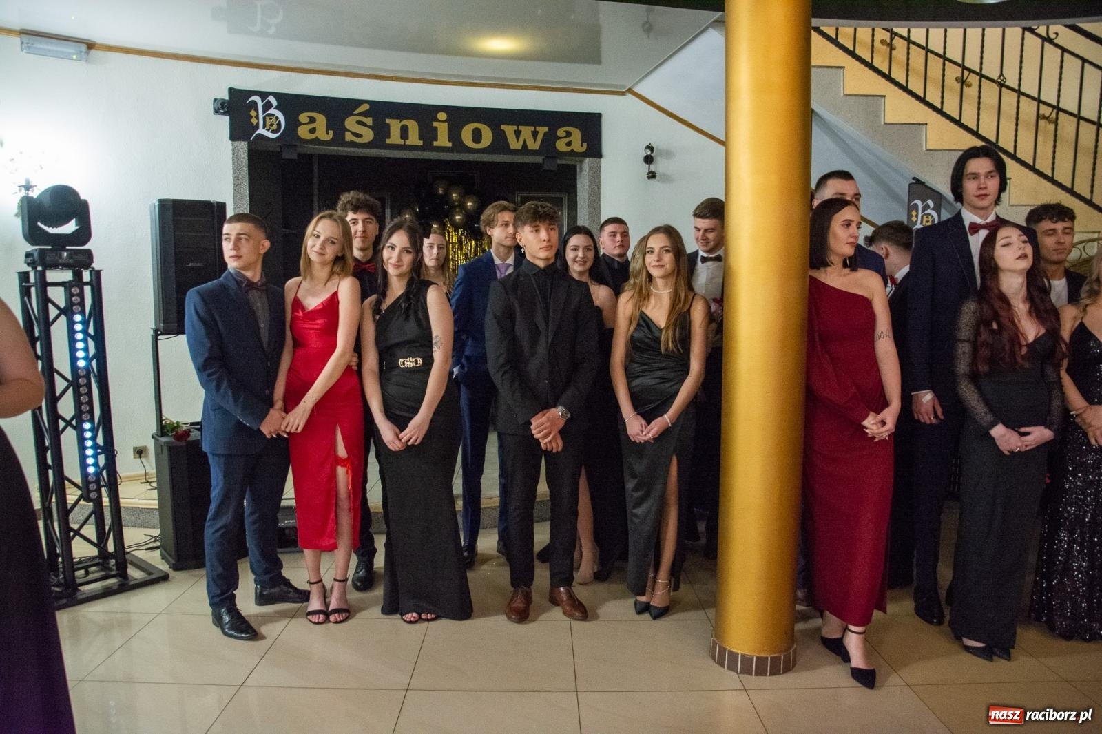Zdjęcie w galerii na portalu naszraciborz.pl: Maturzyści z Budowlanki i Gastronomika bawią się na studniówce w Baśniowej [FOTO i WIDEO] wiadomości z regionu