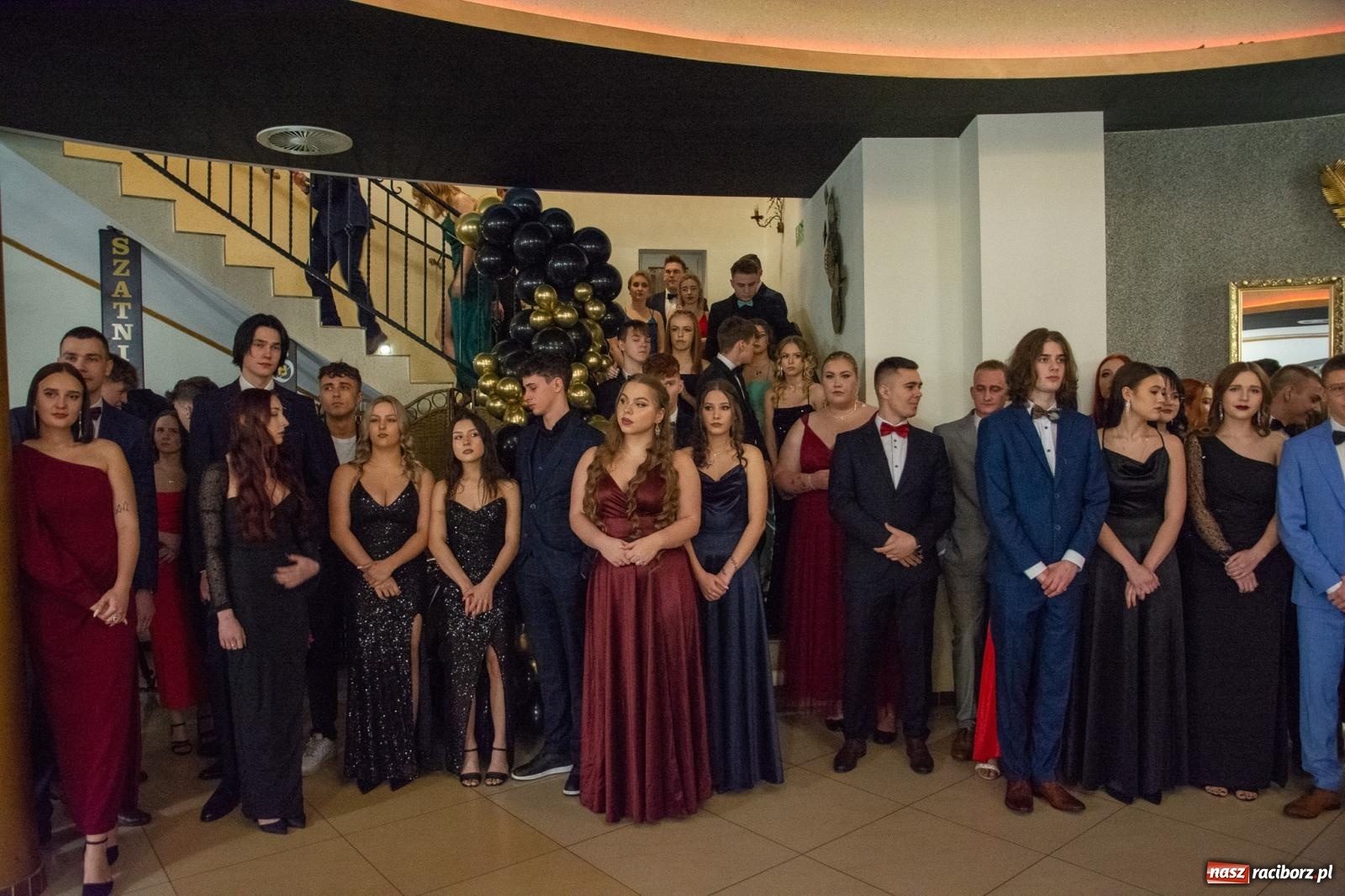 Zdjęcie w galerii na portalu naszraciborz.pl: Maturzyści z Budowlanki i Gastronomika bawią się na studniówce w Baśniowej [FOTO i WIDEO] wiadomości z regionu