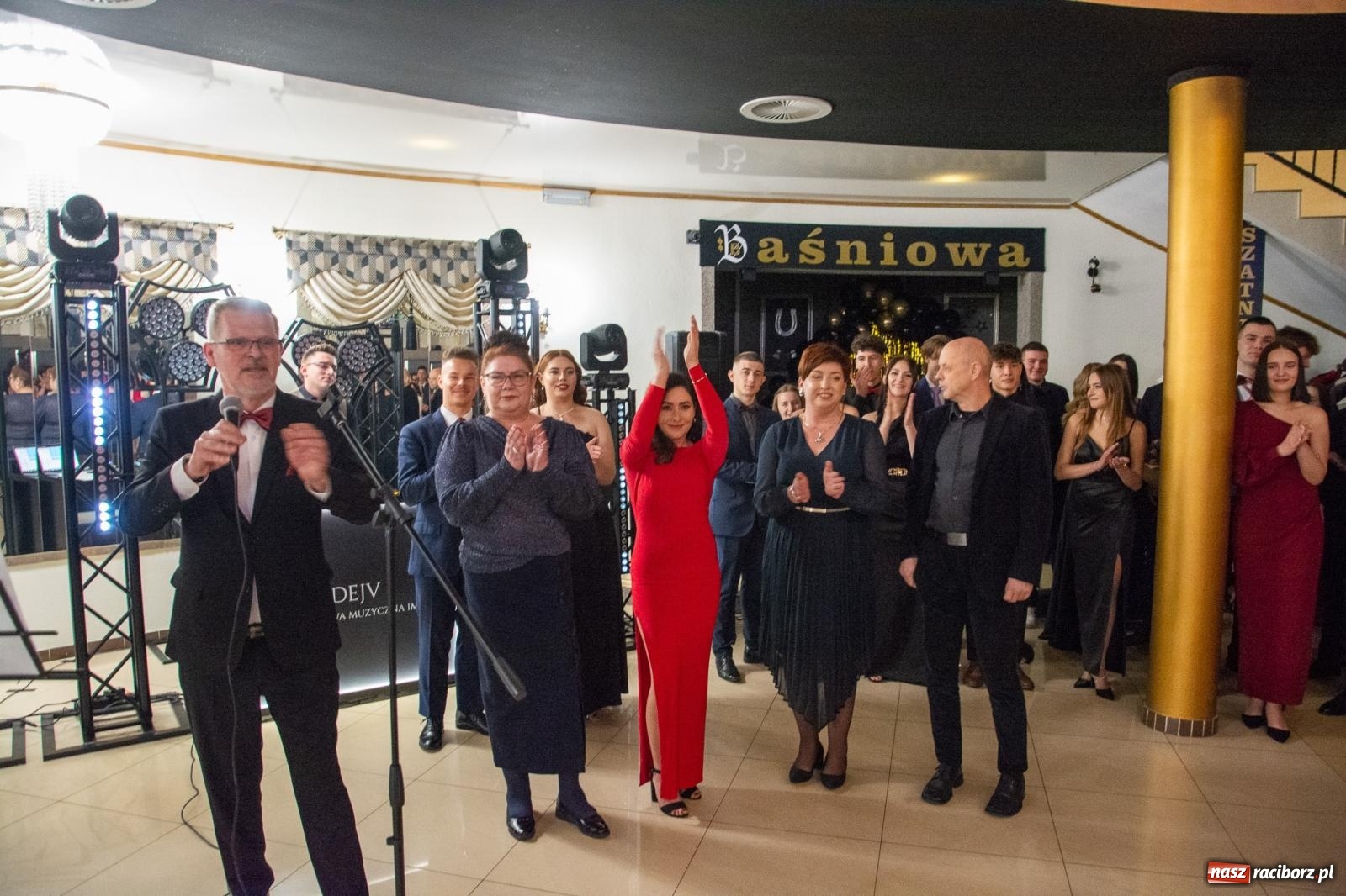 Zdjęcie w galerii na portalu naszraciborz.pl: Maturzyści z Budowlanki i Gastronomika bawią się na studniówce w Baśniowej [FOTO i WIDEO] wiadomości z regionu