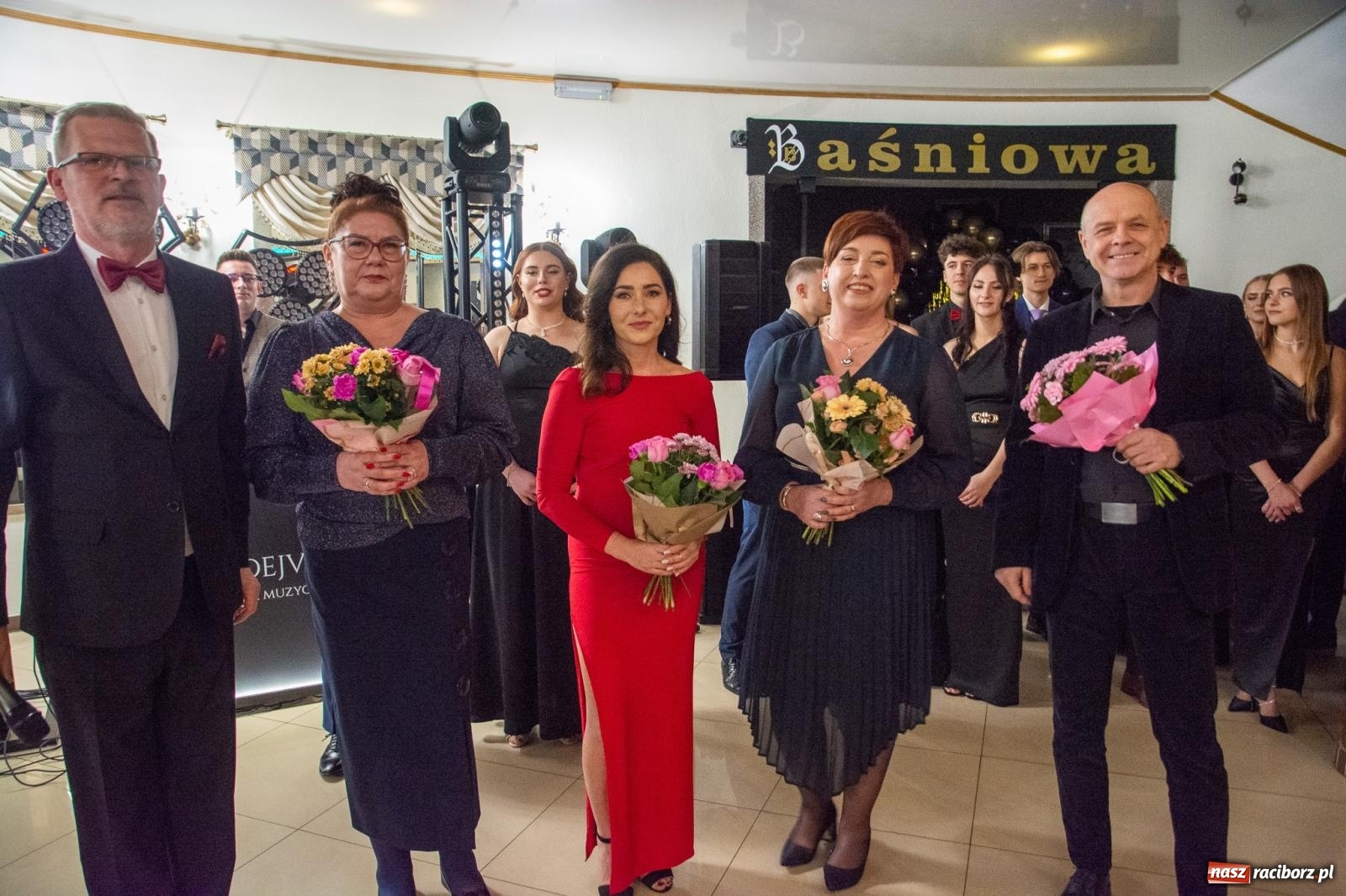 Zdjęcie w galerii na portalu naszraciborz.pl: Maturzyści z Budowlanki i Gastronomika bawią się na studniówce w Baśniowej [FOTO i WIDEO] wiadomości z regionu