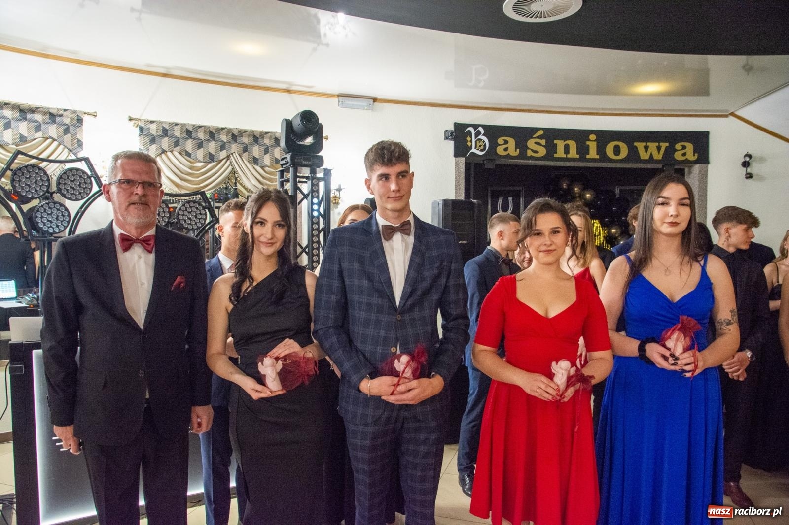 Zdjęcie w galerii na portalu naszraciborz.pl: Maturzyści z Budowlanki i Gastronomika bawią się na studniówce w Baśniowej [FOTO i WIDEO] wiadomości z regionu