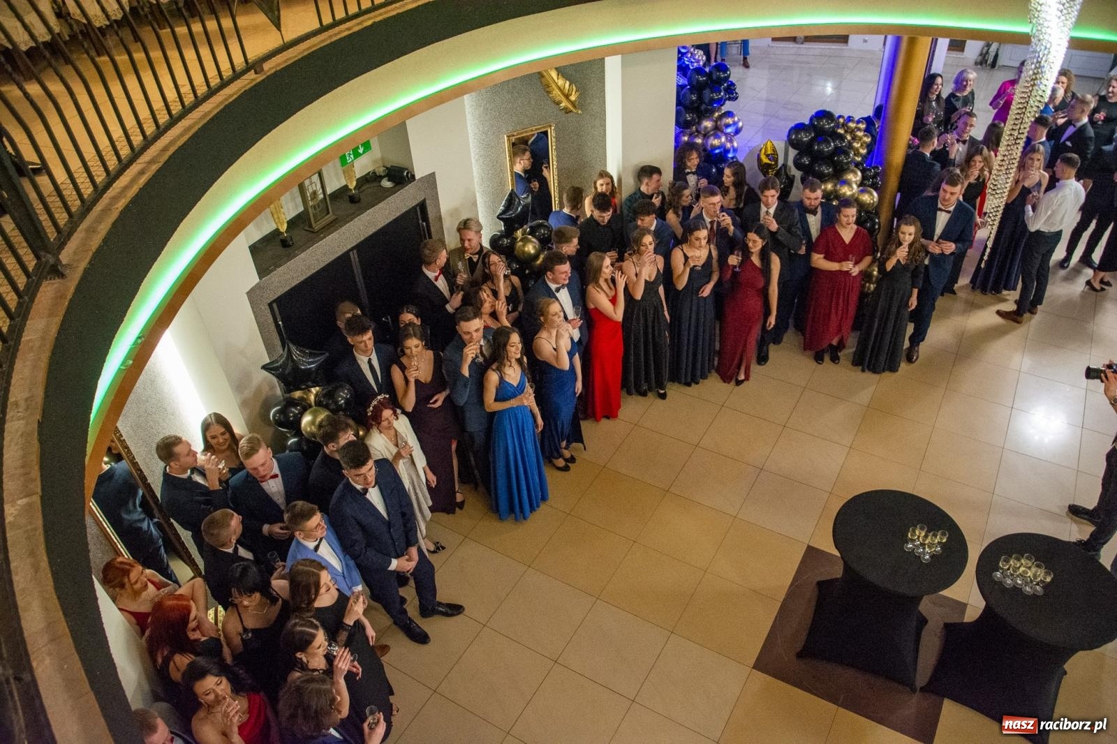 Zdjęcie w galerii na portalu naszraciborz.pl: Maturzyści z Budowlanki i Gastronomika bawią się na studniówce w Baśniowej [FOTO i WIDEO] wiadomości z regionu