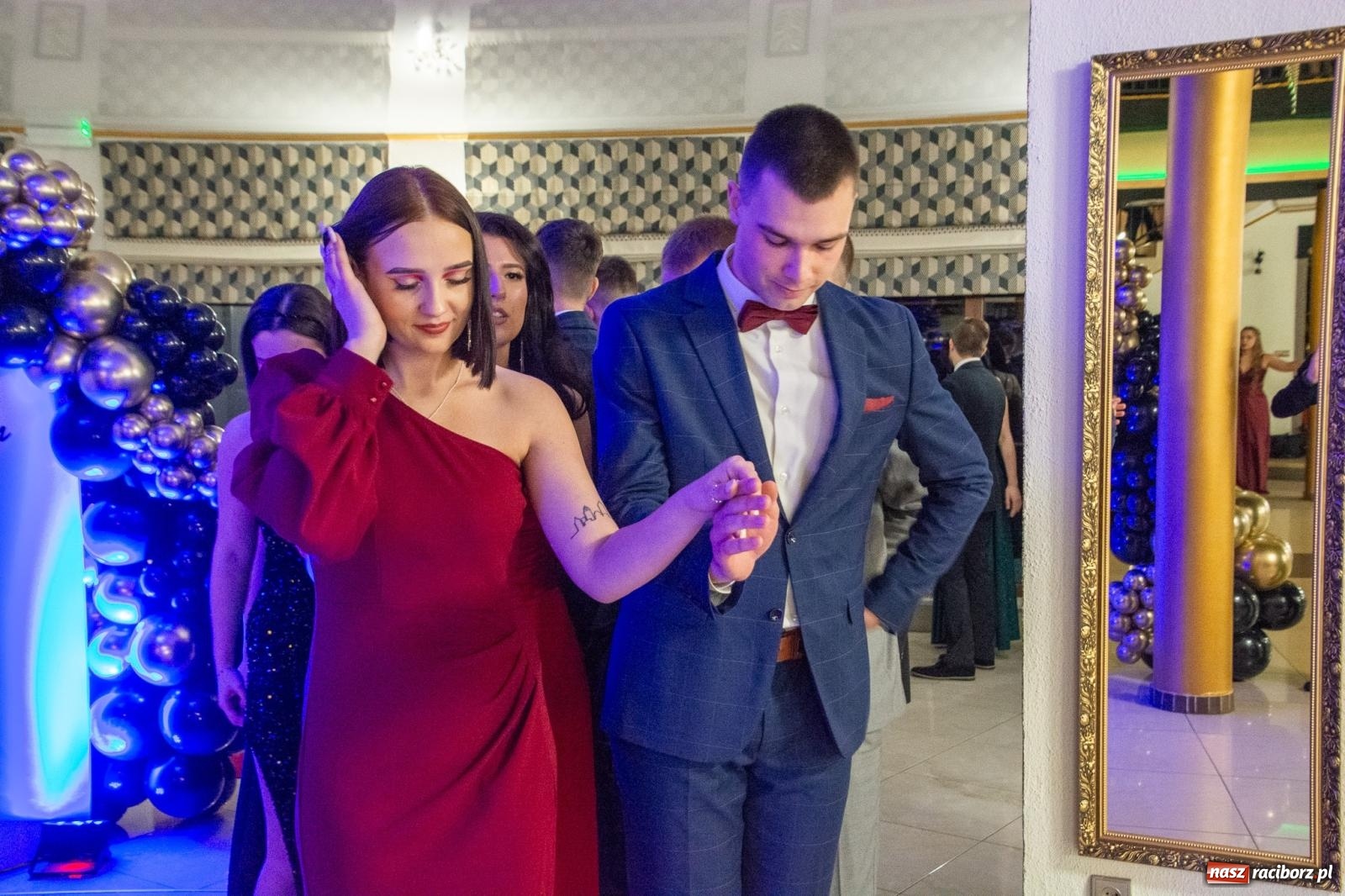 Zdjęcie w galerii na portalu naszraciborz.pl: Maturzyści z Budowlanki i Gastronomika bawią się na studniówce w Baśniowej [FOTO i WIDEO] wiadomości z regionu