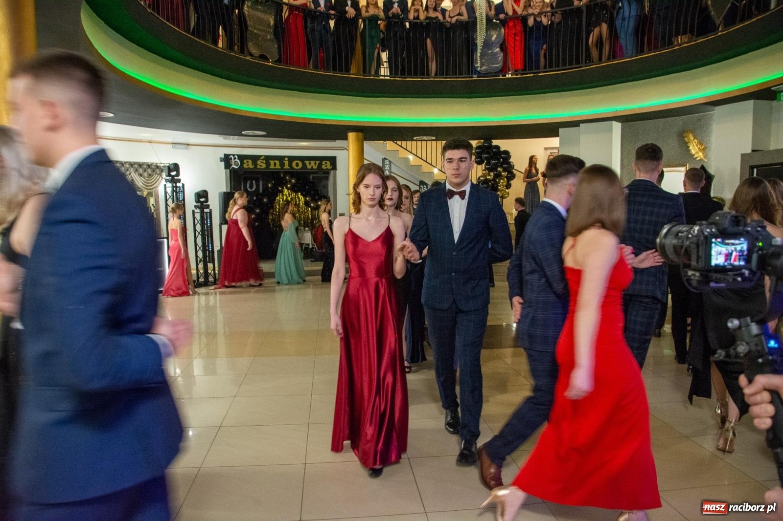 Zdjęcie w galerii na portalu naszraciborz.pl: Maturzyści z Budowlanki i Gastronomika bawią się na studniówce w Baśniowej [FOTO i WIDEO] wiadomości z regionu