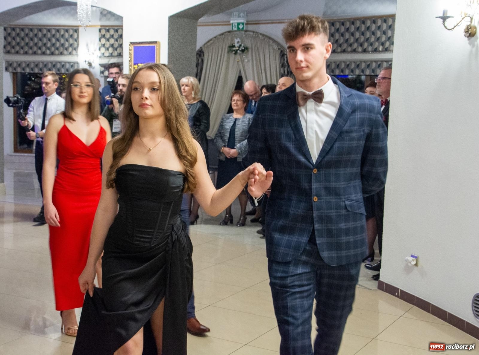 Zdjęcie w galerii na portalu naszraciborz.pl: Maturzyści z Budowlanki i Gastronomika bawią się na studniówce w Baśniowej [FOTO i WIDEO] wiadomości z regionu