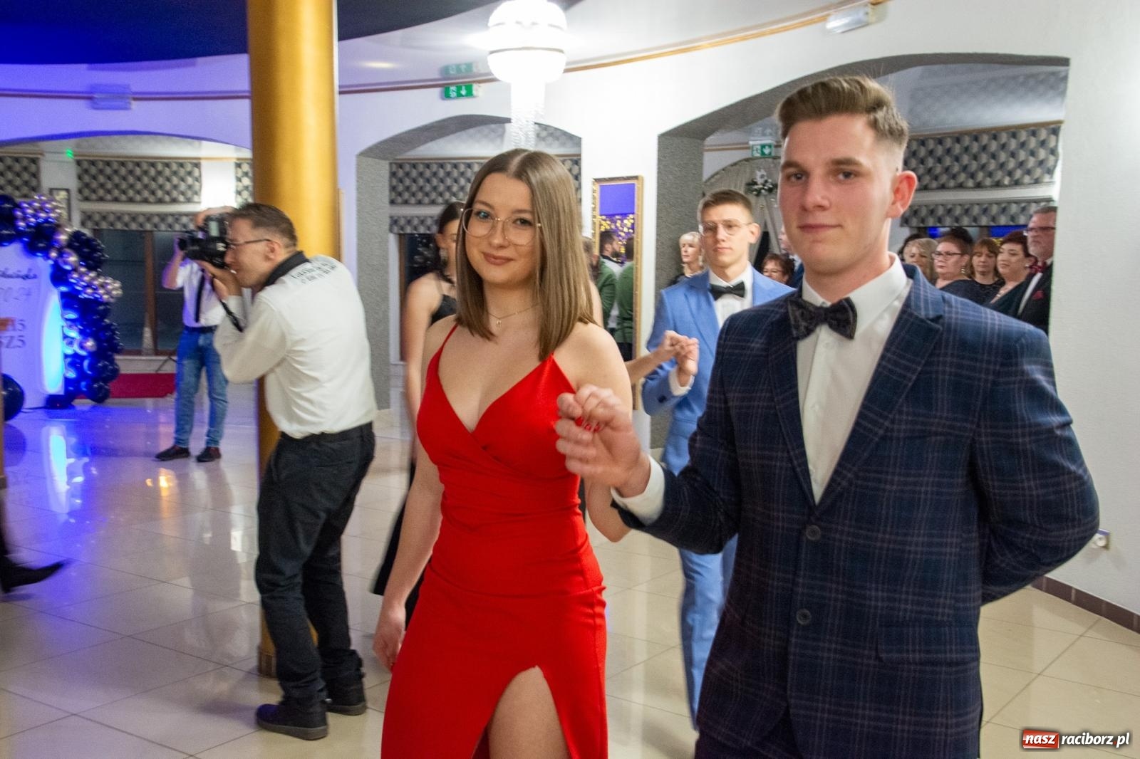 Zdjęcie w galerii na portalu naszraciborz.pl: Maturzyści z Budowlanki i Gastronomika bawią się na studniówce w Baśniowej [FOTO i WIDEO] wiadomości z regionu