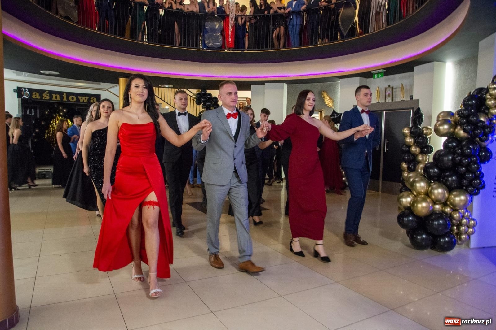 Zdjęcie w galerii na portalu naszraciborz.pl: Maturzyści z Budowlanki i Gastronomika bawią się na studniówce w Baśniowej [FOTO i WIDEO] wiadomości z regionu