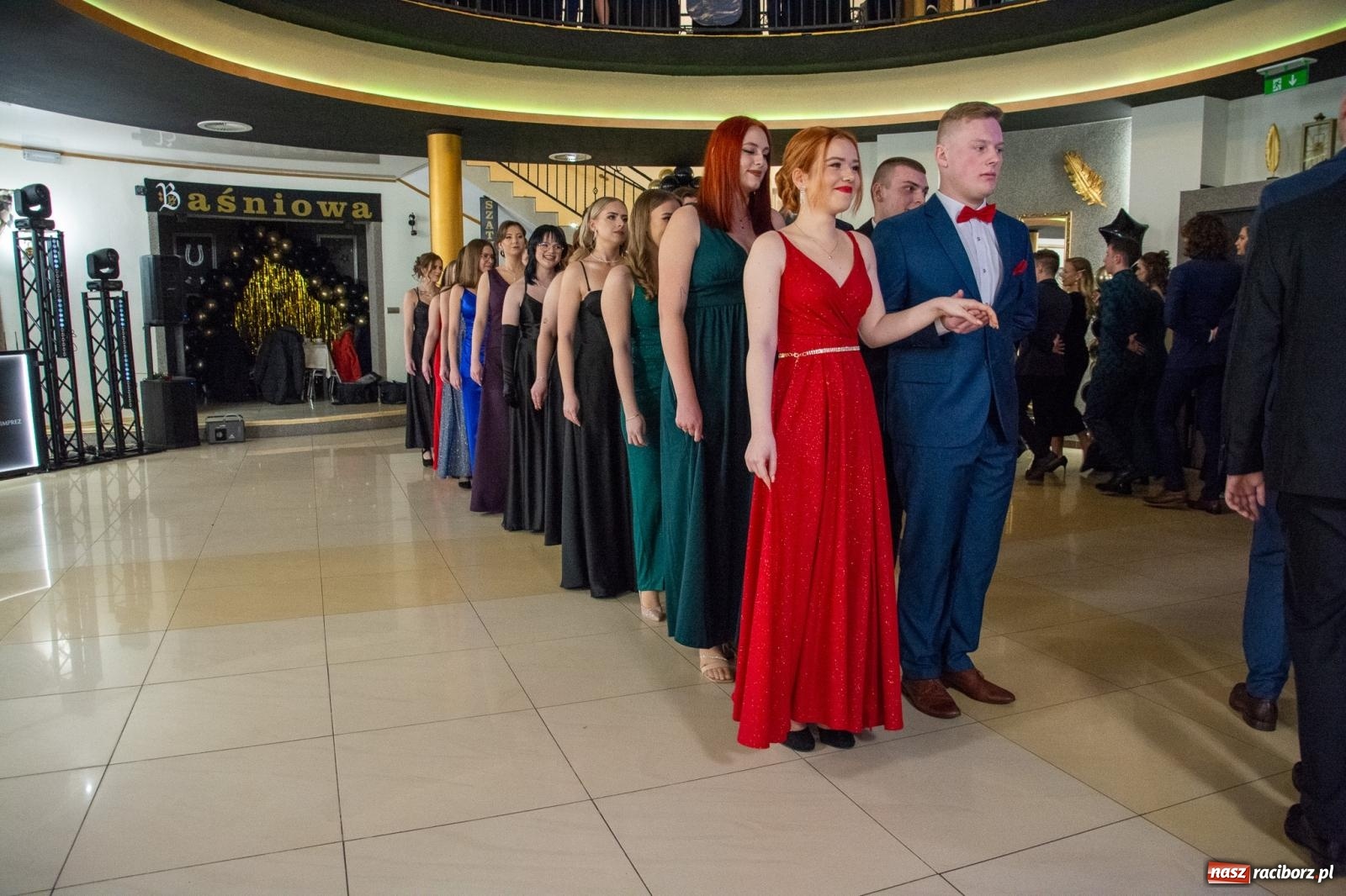 Zdjęcie w galerii na portalu naszraciborz.pl: Maturzyści z Budowlanki i Gastronomika bawią się na studniówce w Baśniowej [FOTO i WIDEO] wiadomości z regionu