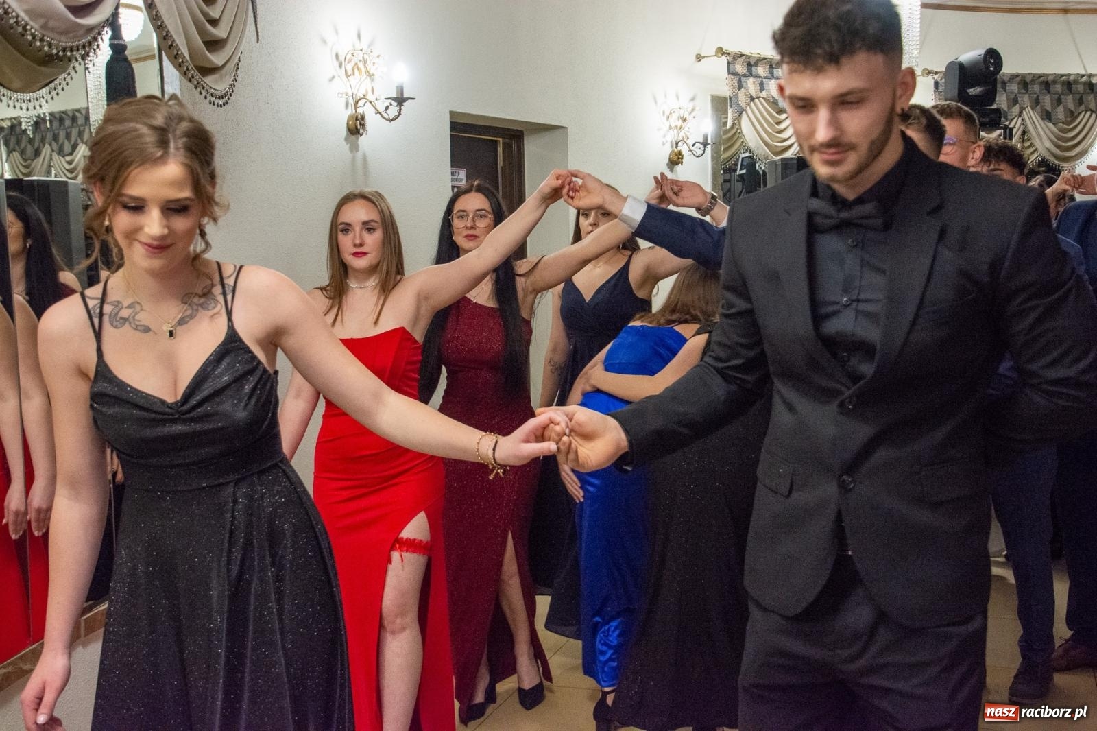 Zdjęcie w galerii na portalu naszraciborz.pl: Maturzyści z Budowlanki i Gastronomika bawią się na studniówce w Baśniowej [FOTO i WIDEO] wiadomości z regionu