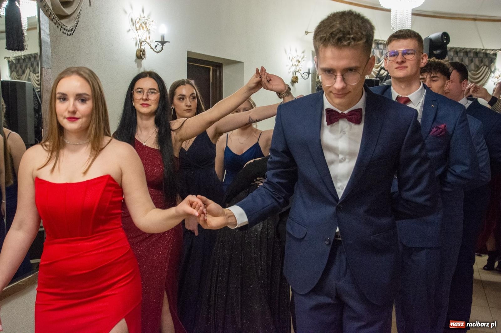 Zdjęcie w galerii na portalu naszraciborz.pl: Maturzyści z Budowlanki i Gastronomika bawią się na studniówce w Baśniowej [FOTO i WIDEO] wiadomości z regionu