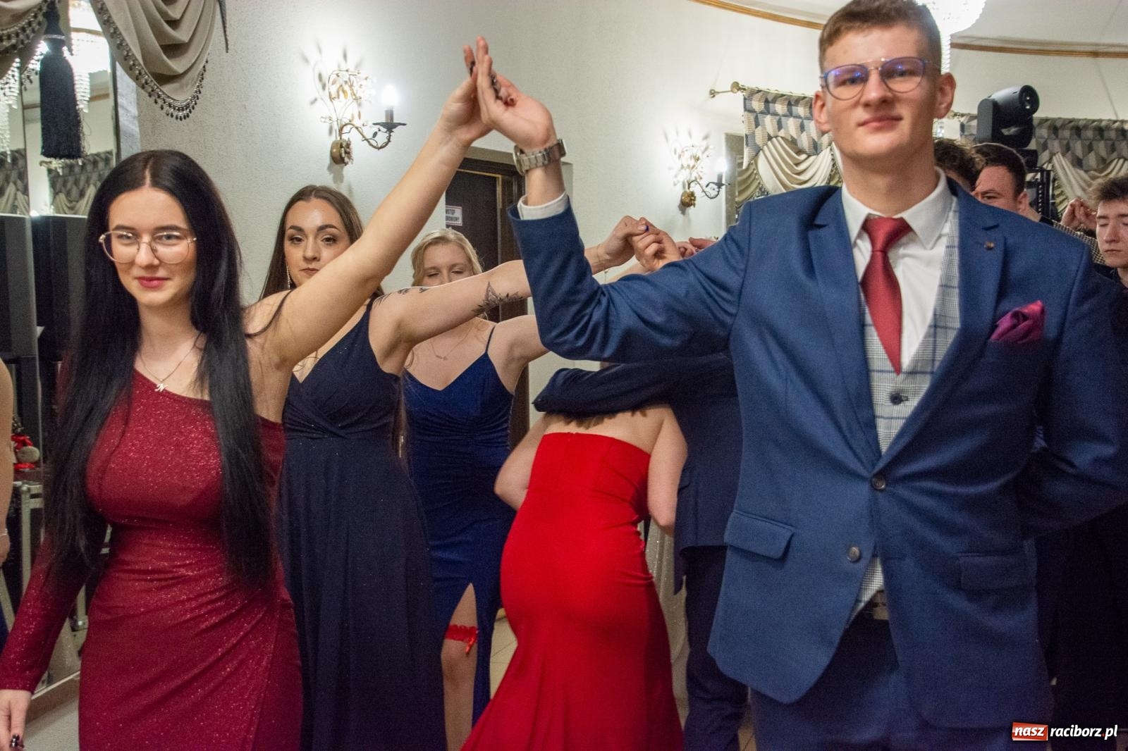 Zdjęcie w galerii na portalu naszraciborz.pl: Maturzyści z Budowlanki i Gastronomika bawią się na studniówce w Baśniowej [FOTO i WIDEO] wiadomości z regionu