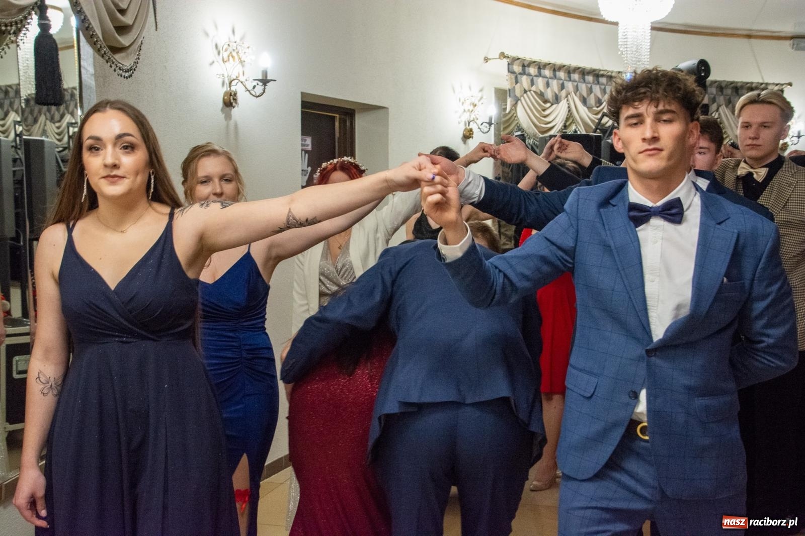 Zdjęcie w galerii na portalu naszraciborz.pl: Maturzyści z Budowlanki i Gastronomika bawią się na studniówce w Baśniowej [FOTO i WIDEO] wiadomości z regionu