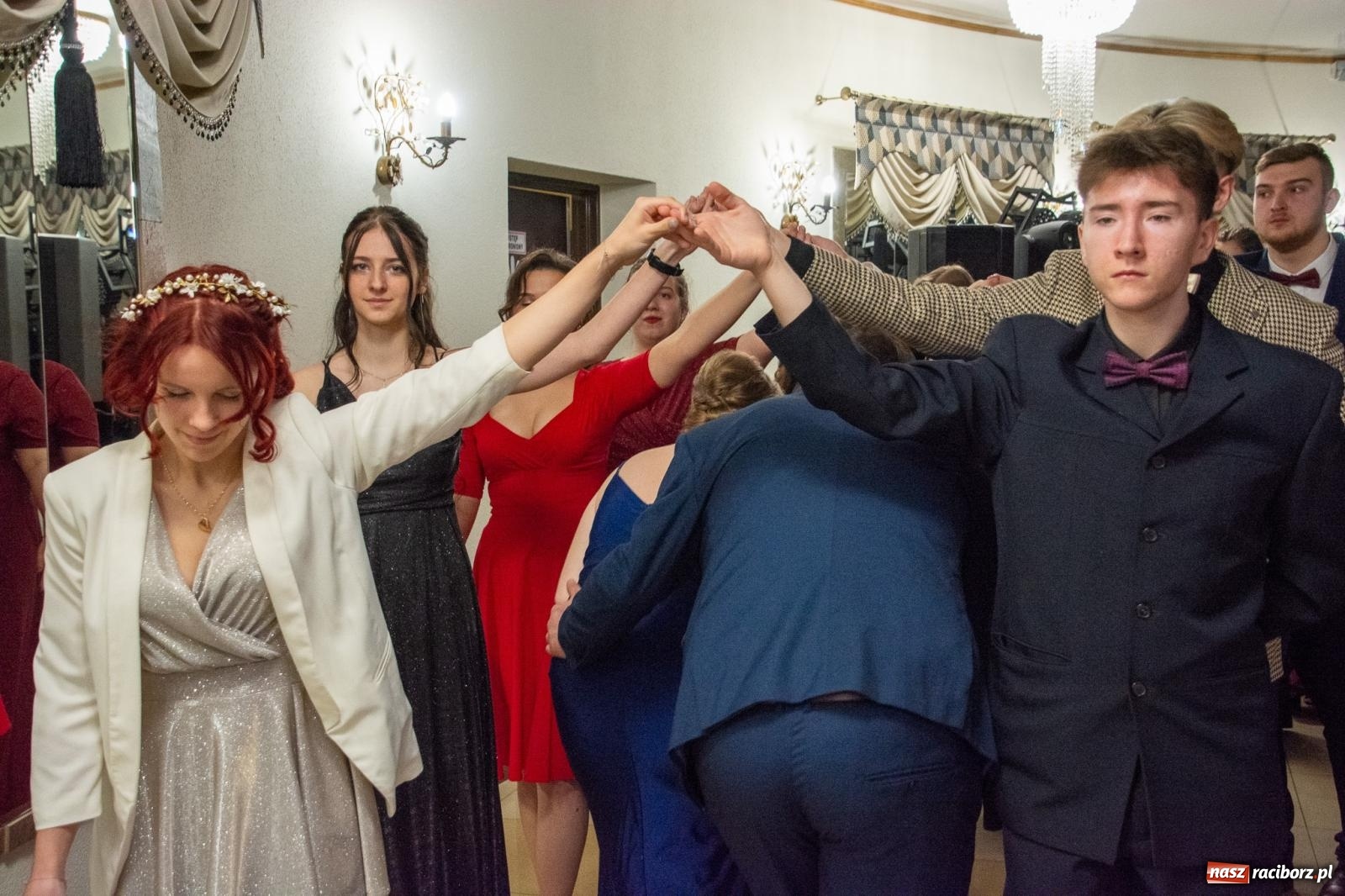 Zdjęcie w galerii na portalu naszraciborz.pl: Maturzyści z Budowlanki i Gastronomika bawią się na studniówce w Baśniowej [FOTO i WIDEO] wiadomości z regionu