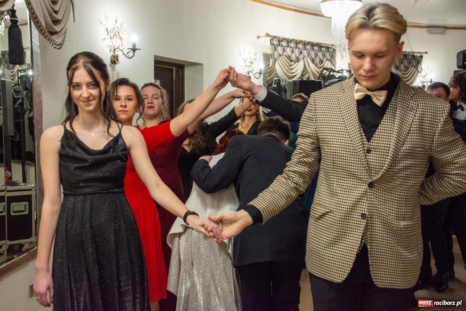 Zdjęcie w galerii na portalu naszraciborz.pl: Maturzyści z Budowlanki i Gastronomika bawią się na studniówce w Baśniowej [FOTO i WIDEO] wiadomości z regionu