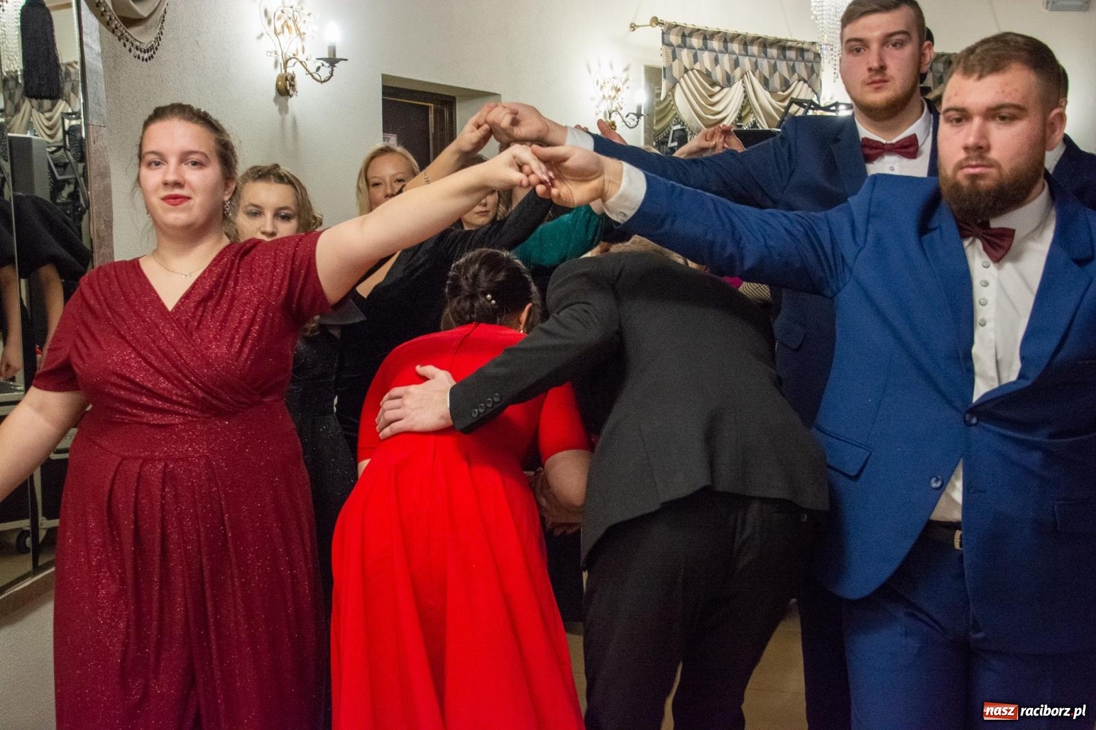 Zdjęcie w galerii na portalu naszraciborz.pl: Maturzyści z Budowlanki i Gastronomika bawią się na studniówce w Baśniowej [FOTO i WIDEO] wiadomości z regionu