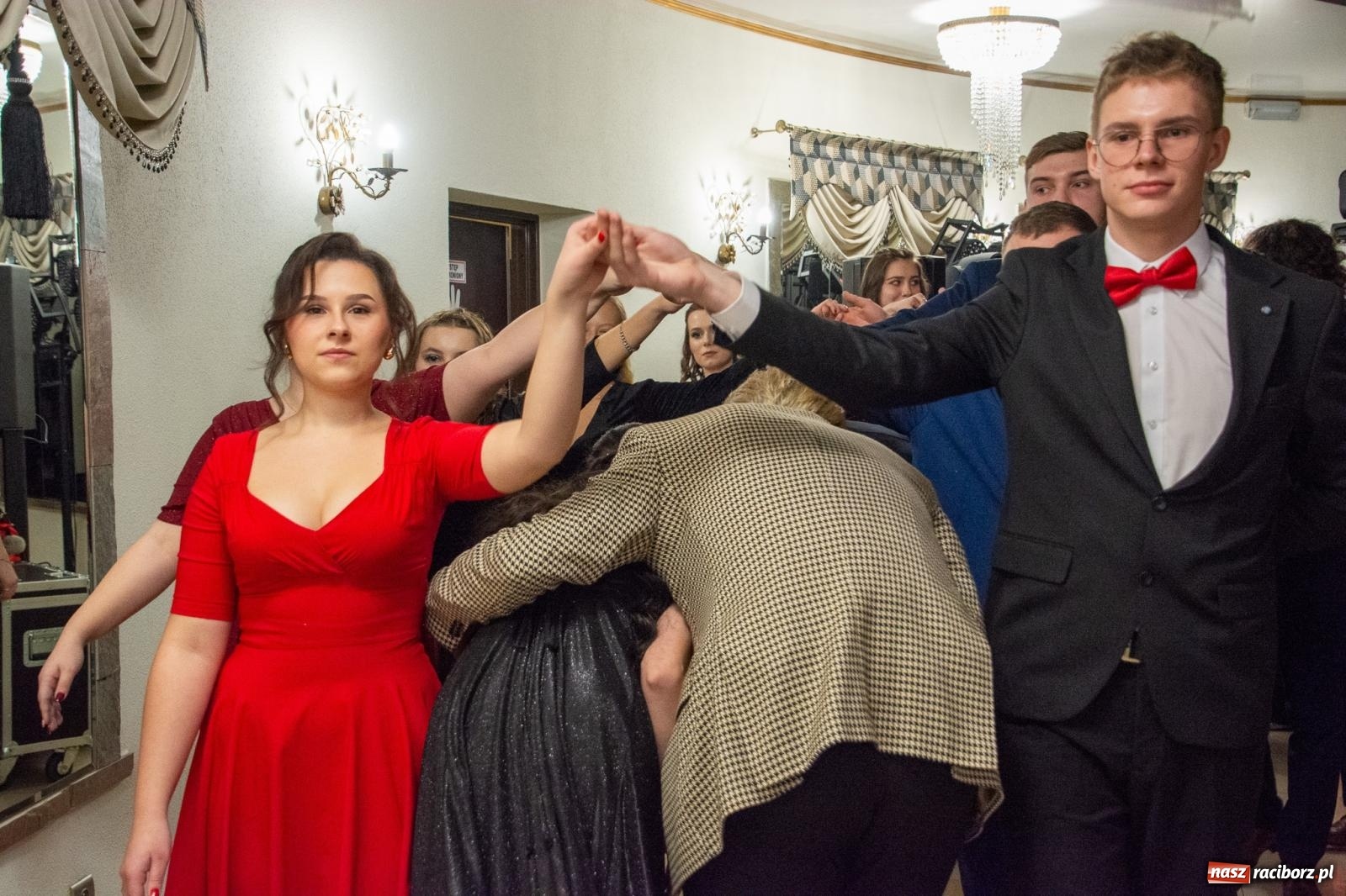 Zdjęcie w galerii na portalu naszraciborz.pl: Maturzyści z Budowlanki i Gastronomika bawią się na studniówce w Baśniowej [FOTO i WIDEO] wiadomości z regionu