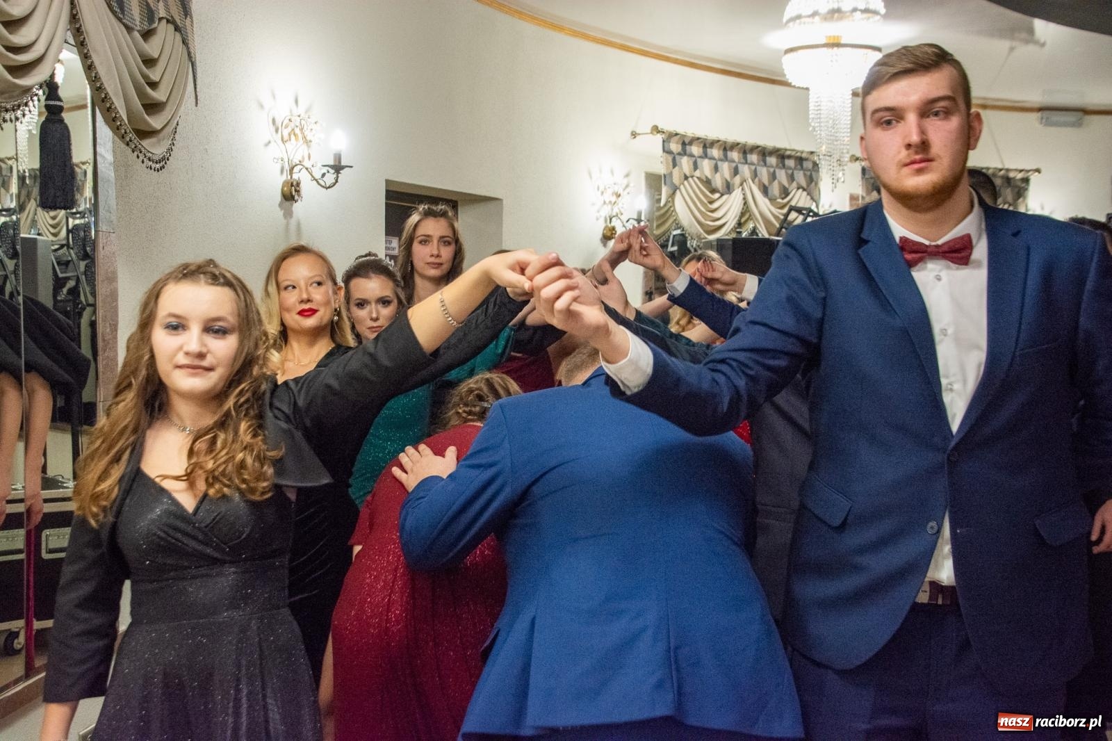 Zdjęcie w galerii na portalu naszraciborz.pl: Maturzyści z Budowlanki i Gastronomika bawią się na studniówce w Baśniowej [FOTO i WIDEO] wiadomości z regionu