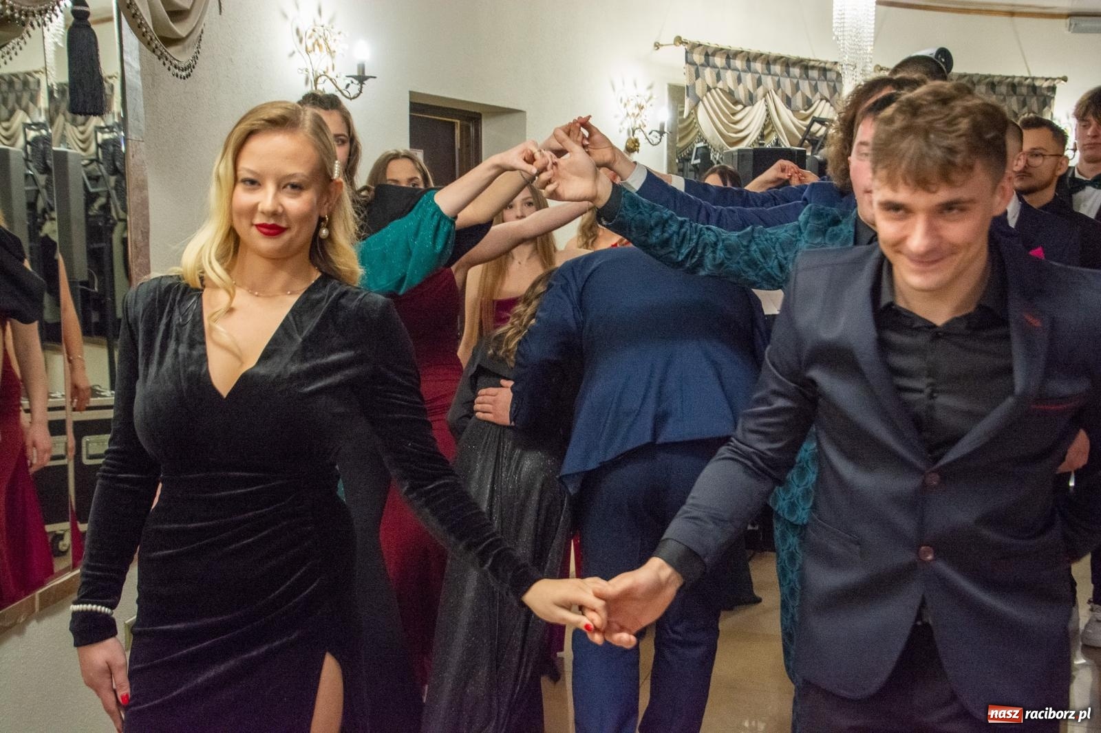 Zdjęcie w galerii na portalu naszraciborz.pl: Maturzyści z Budowlanki i Gastronomika bawią się na studniówce w Baśniowej [FOTO i WIDEO] wiadomości z regionu