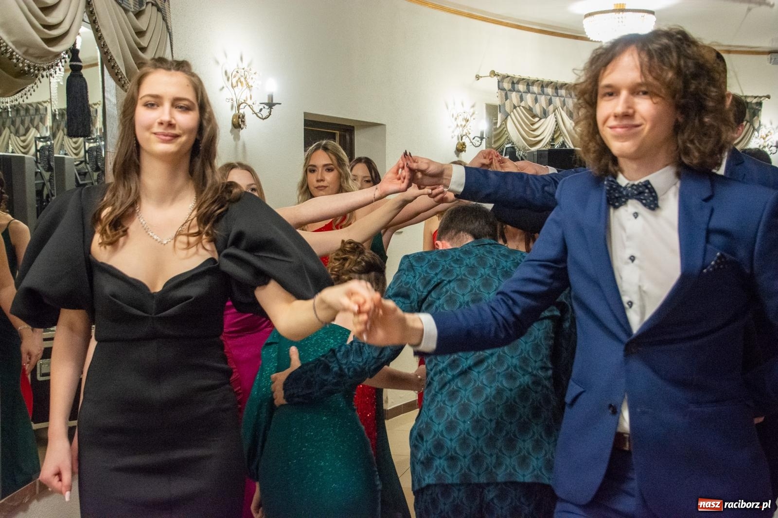 Zdjęcie w galerii na portalu naszraciborz.pl: Maturzyści z Budowlanki i Gastronomika bawią się na studniówce w Baśniowej [FOTO i WIDEO] wiadomości z regionu