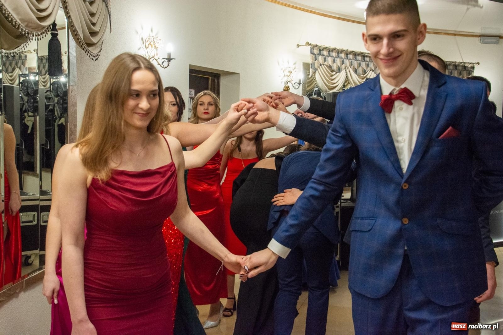 Zdjęcie w galerii na portalu naszraciborz.pl: Maturzyści z Budowlanki i Gastronomika bawią się na studniówce w Baśniowej [FOTO i WIDEO] wiadomości z regionu