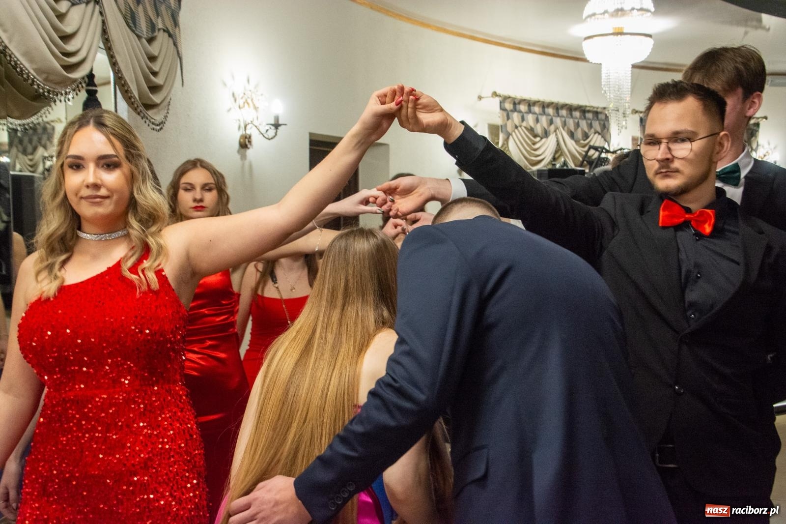 Zdjęcie w galerii na portalu naszraciborz.pl: Maturzyści z Budowlanki i Gastronomika bawią się na studniówce w Baśniowej [FOTO i WIDEO] wiadomości z regionu