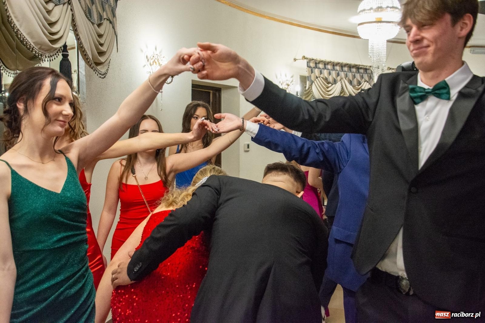 Zdjęcie w galerii na portalu naszraciborz.pl: Maturzyści z Budowlanki i Gastronomika bawią się na studniówce w Baśniowej [FOTO i WIDEO] wiadomości z regionu