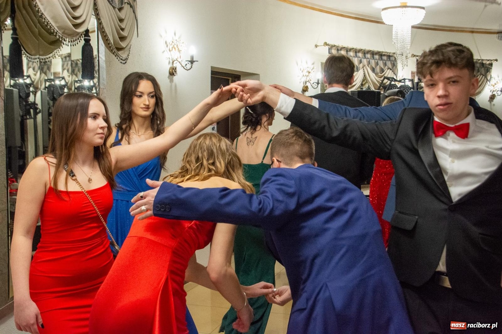 Zdjęcie w galerii na portalu naszraciborz.pl: Maturzyści z Budowlanki i Gastronomika bawią się na studniówce w Baśniowej [FOTO i WIDEO] wiadomości z regionu