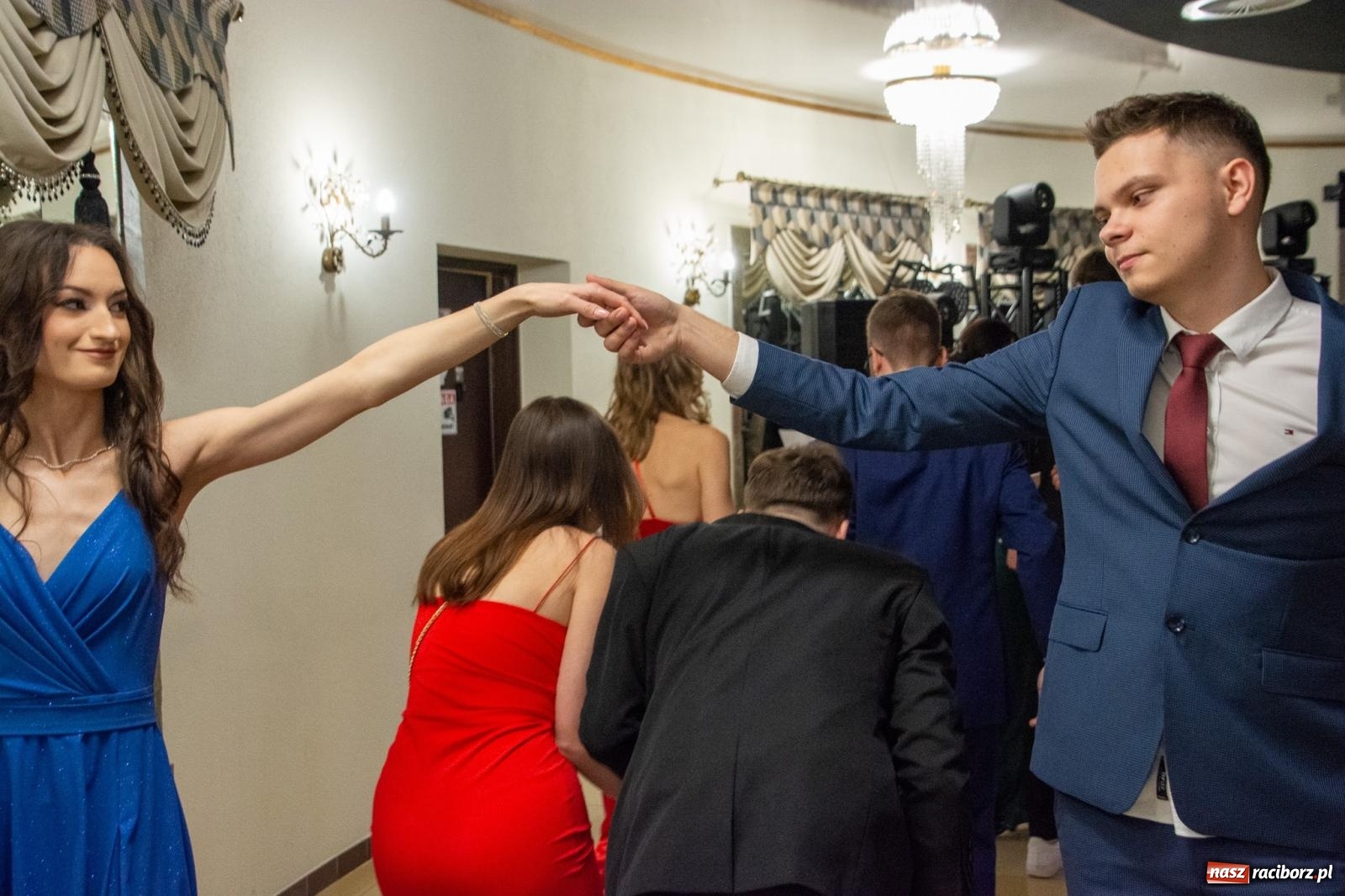 Zdjęcie w galerii na portalu naszraciborz.pl: Maturzyści z Budowlanki i Gastronomika bawią się na studniówce w Baśniowej [FOTO i WIDEO] wiadomości z regionu