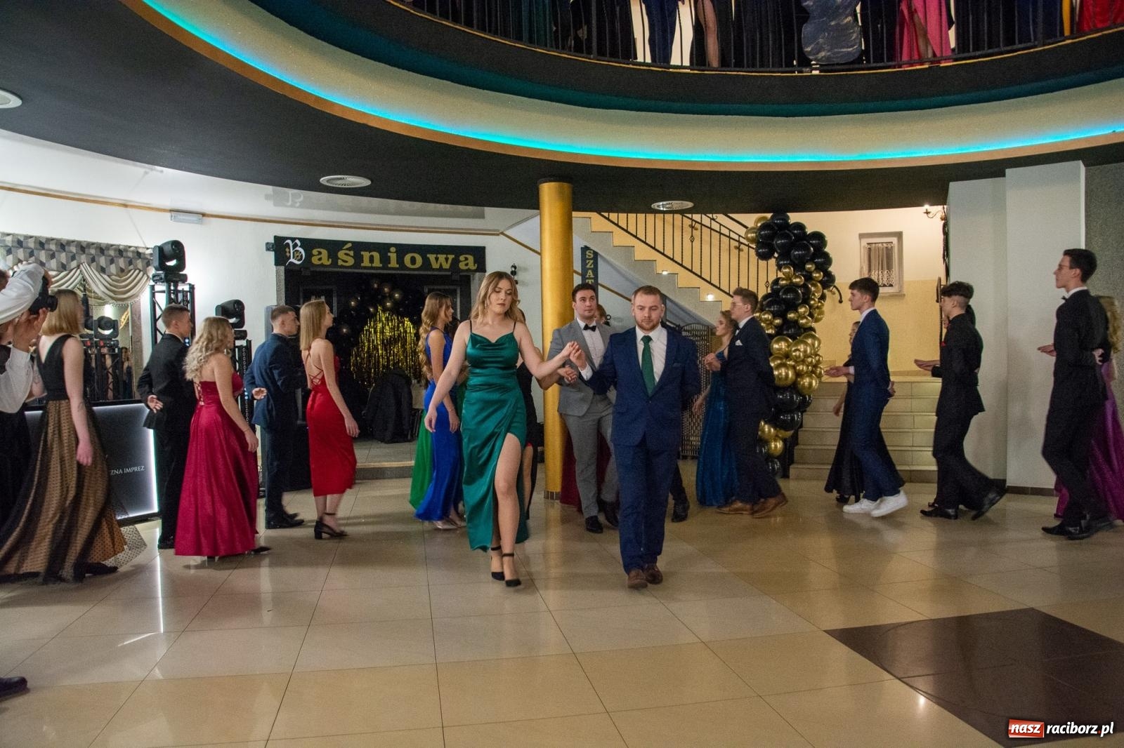 Zdjęcie w galerii na portalu naszraciborz.pl: Maturzyści z Budowlanki i Gastronomika bawią się na studniówce w Baśniowej [FOTO i WIDEO] wiadomości z regionu