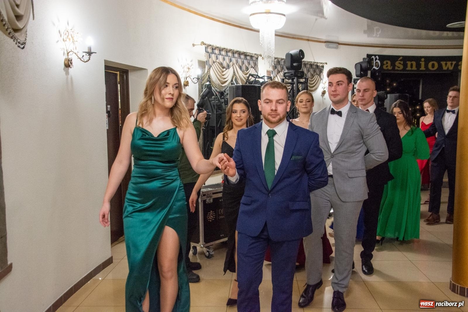 Zdjęcie w galerii na portalu naszraciborz.pl: Maturzyści z Budowlanki i Gastronomika bawią się na studniówce w Baśniowej [FOTO i WIDEO] wiadomości z regionu