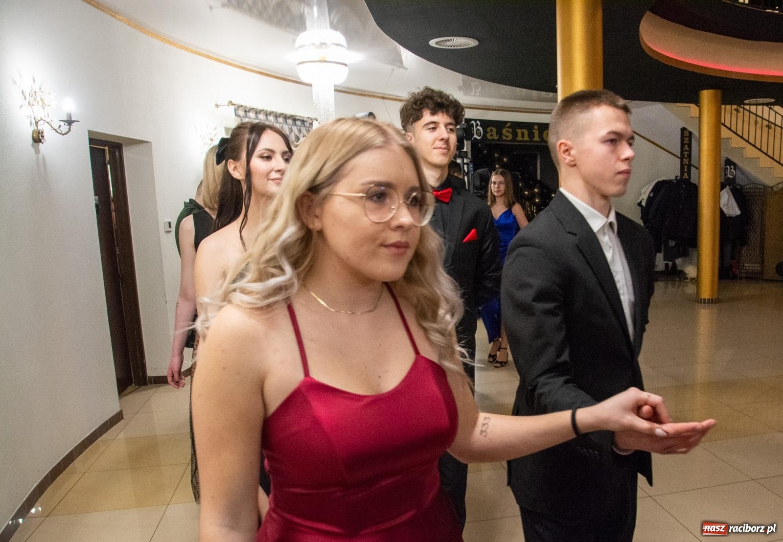 Zdjęcie w galerii na portalu naszraciborz.pl: Maturzyści z Budowlanki i Gastronomika bawią się na studniówce w Baśniowej [FOTO i WIDEO] wiadomości z regionu