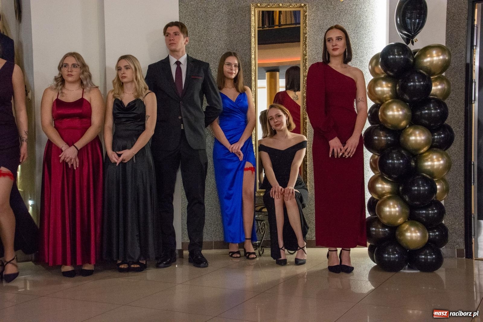 Zdjęcie w galerii na portalu naszraciborz.pl: Maturzyści z Budowlanki i Gastronomika bawią się na studniówce w Baśniowej [FOTO i WIDEO] wiadomości z regionu