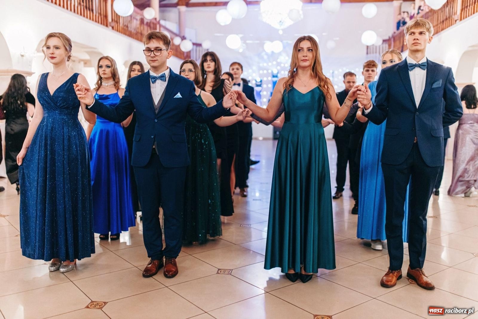 Zdjęcie w galerii na portalu naszraciborz.pl: Ah, cóż to był za bal! Studniówka Kasprowicza na bis! [FOTO] wiadomości z regionu