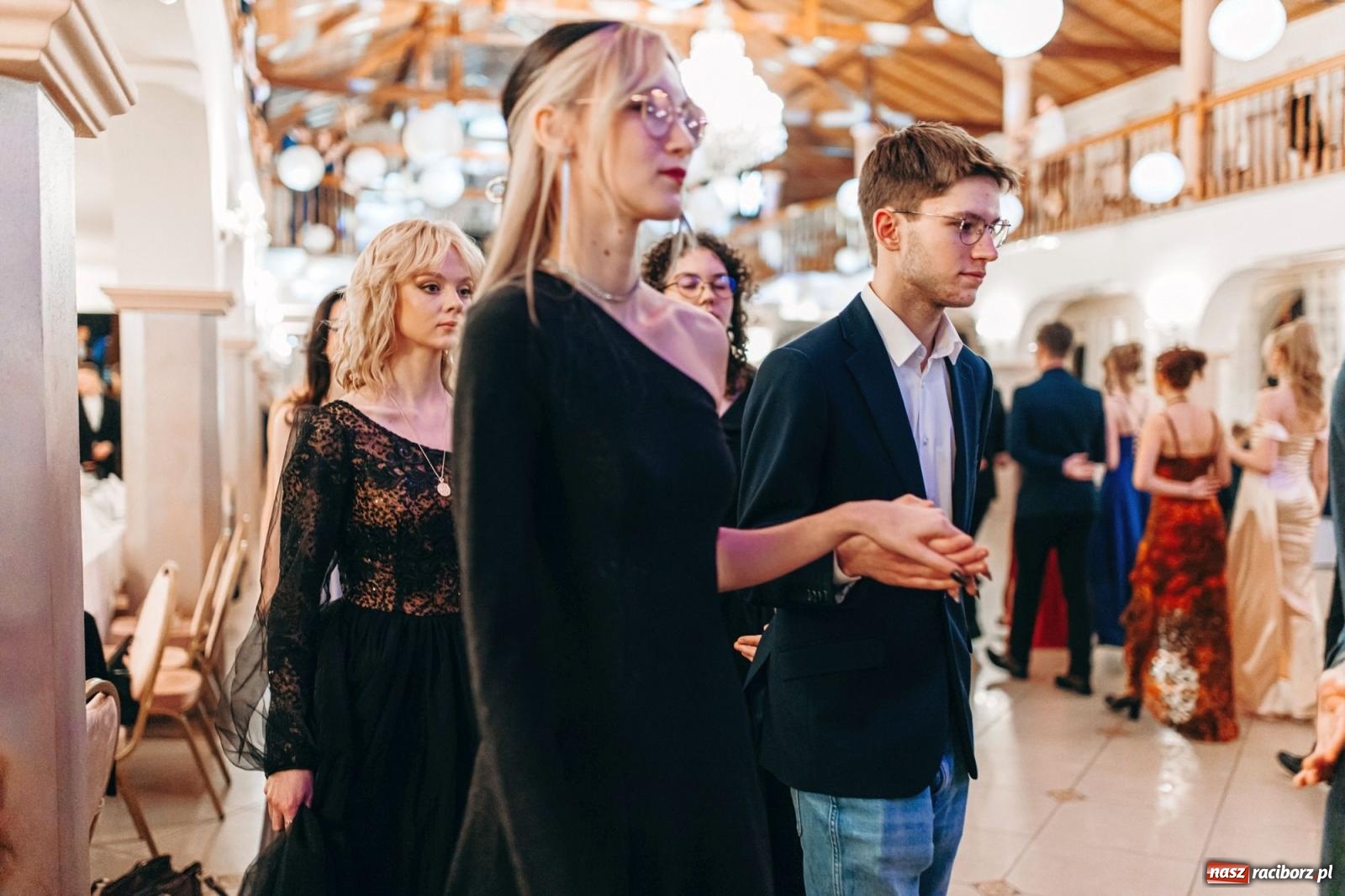 Zdjęcie w galerii na portalu naszraciborz.pl: Ah, cóż to był za bal! Studniówka Kasprowicza na bis! [FOTO] wiadomości z regionu