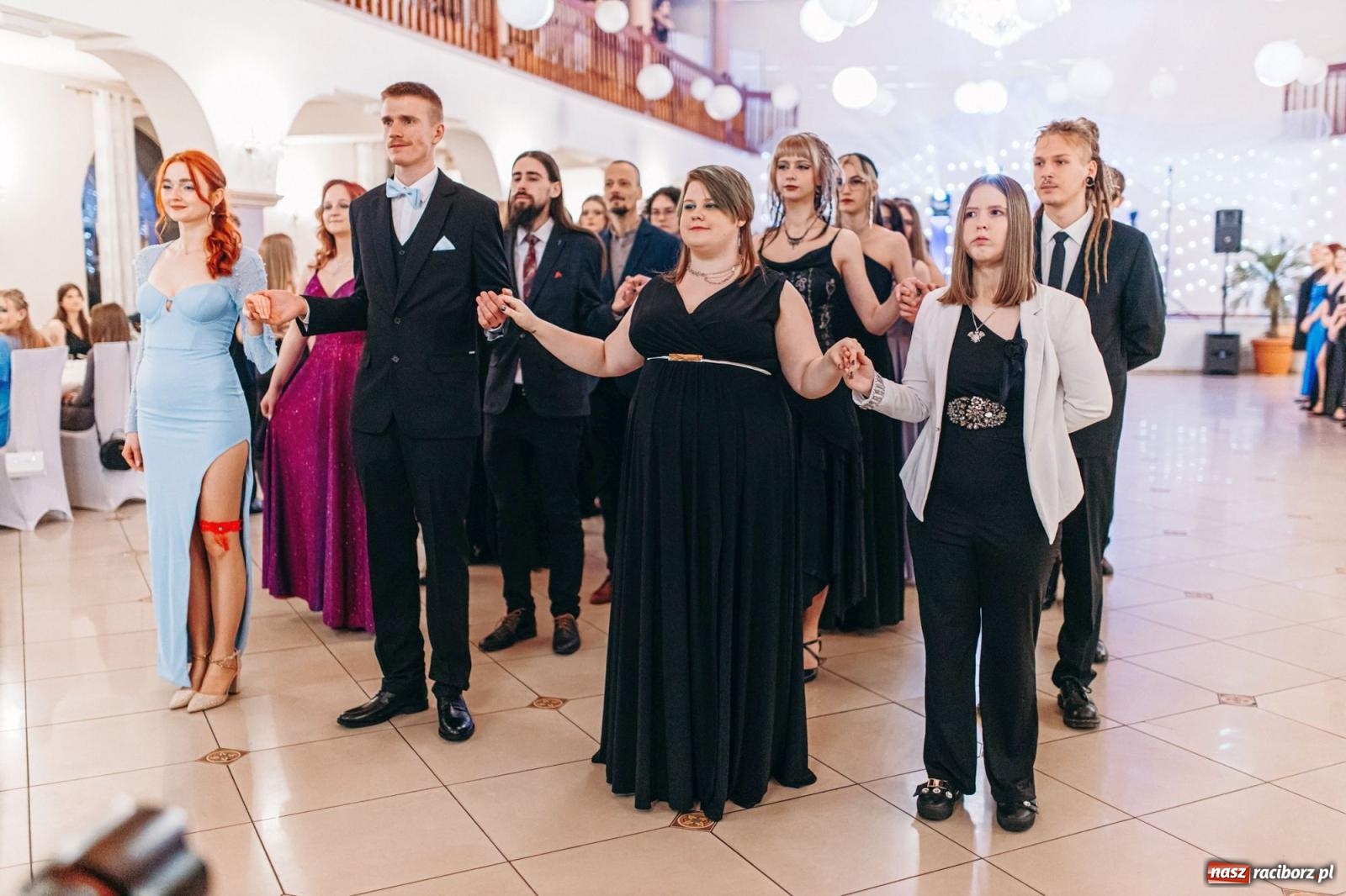 Zdjęcie w galerii na portalu naszraciborz.pl: Ah, cóż to był za bal! Studniówka Kasprowicza na bis! [FOTO] wiadomości z regionu