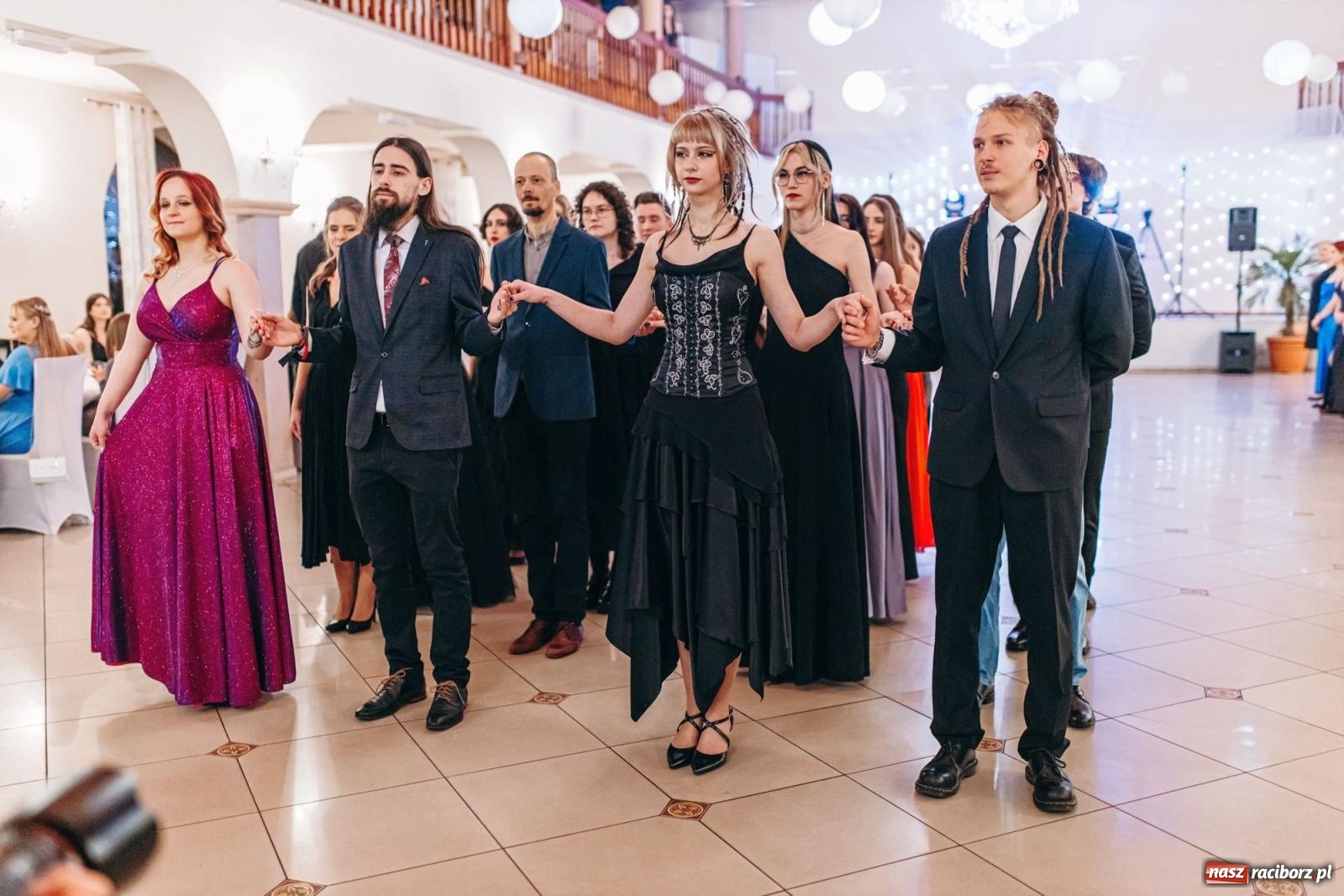 Zdjęcie w galerii na portalu naszraciborz.pl: Ah, cóż to był za bal! Studniówka Kasprowicza na bis! [FOTO] wiadomości z regionu